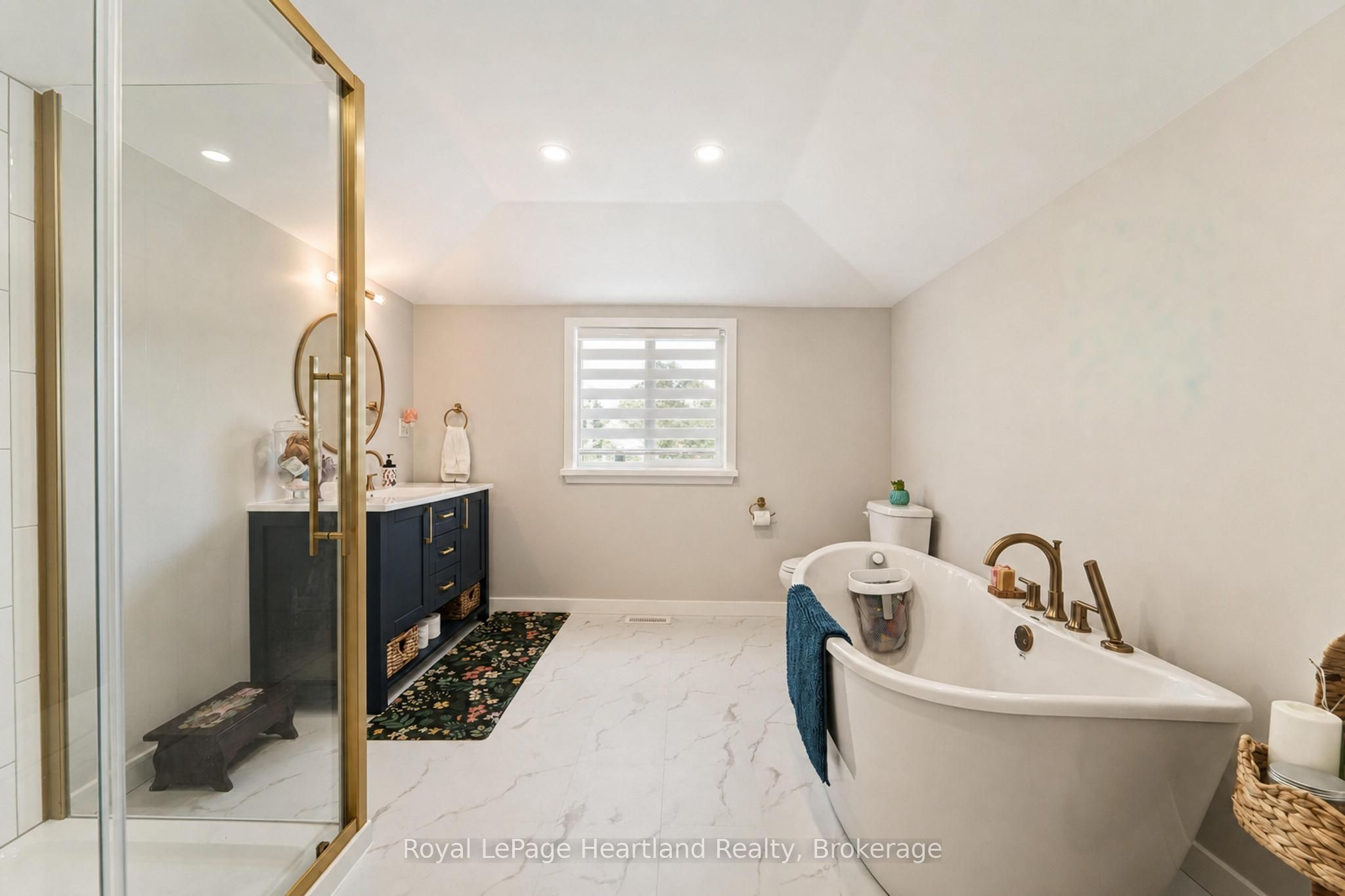 114 Elgin Avenue E Property Photo 27