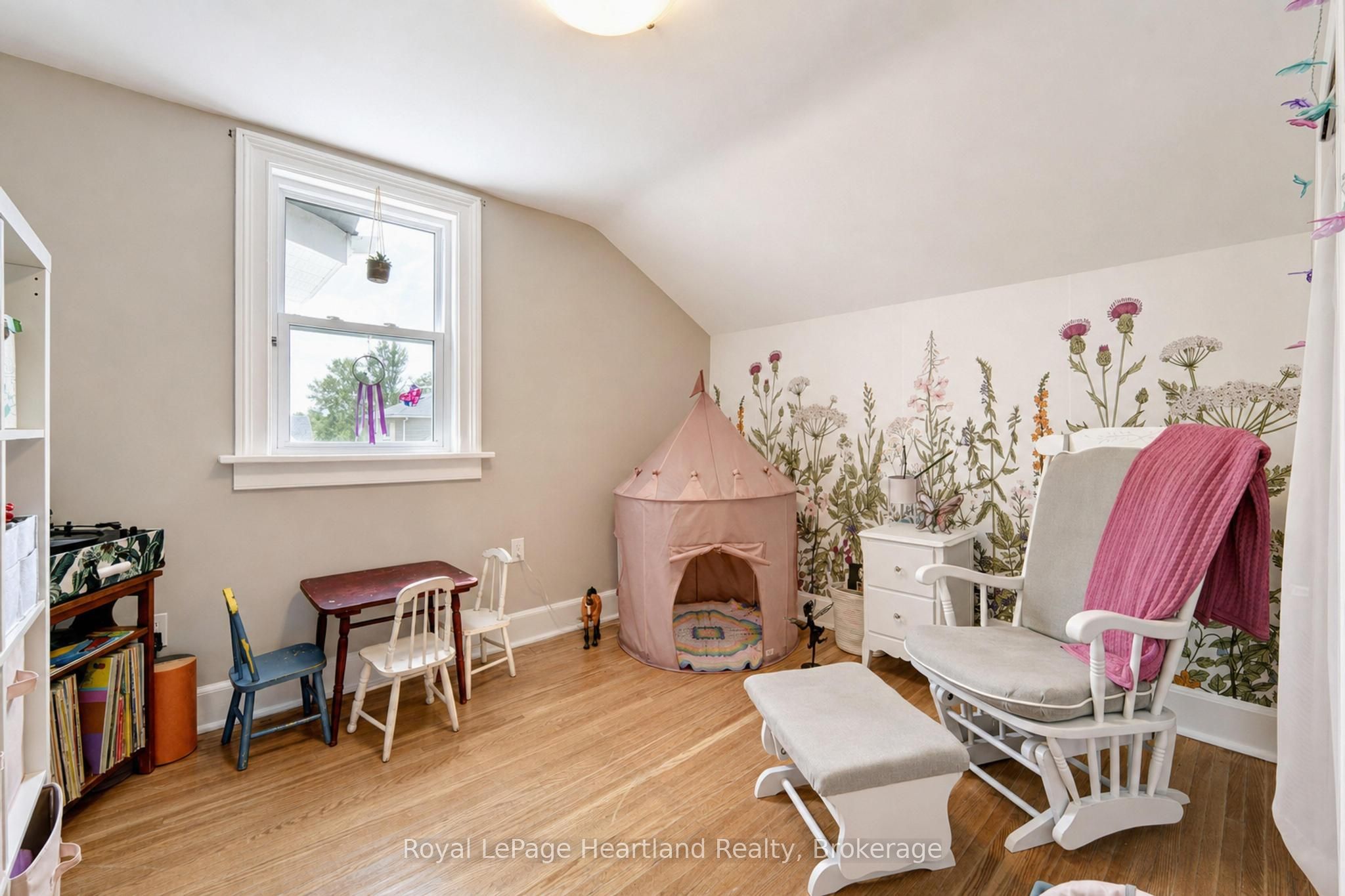 114 Elgin Avenue E Property Photo 30
