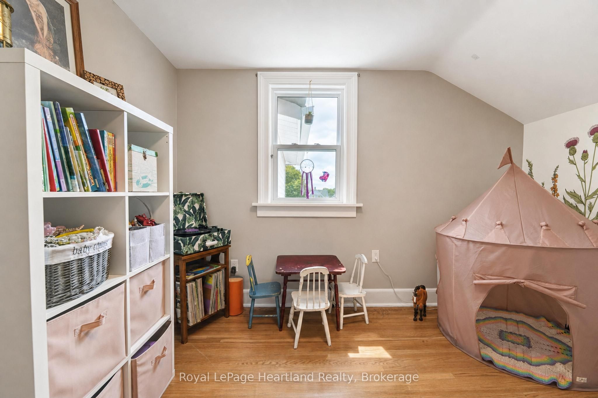 114 Elgin Avenue E Property Photo 31