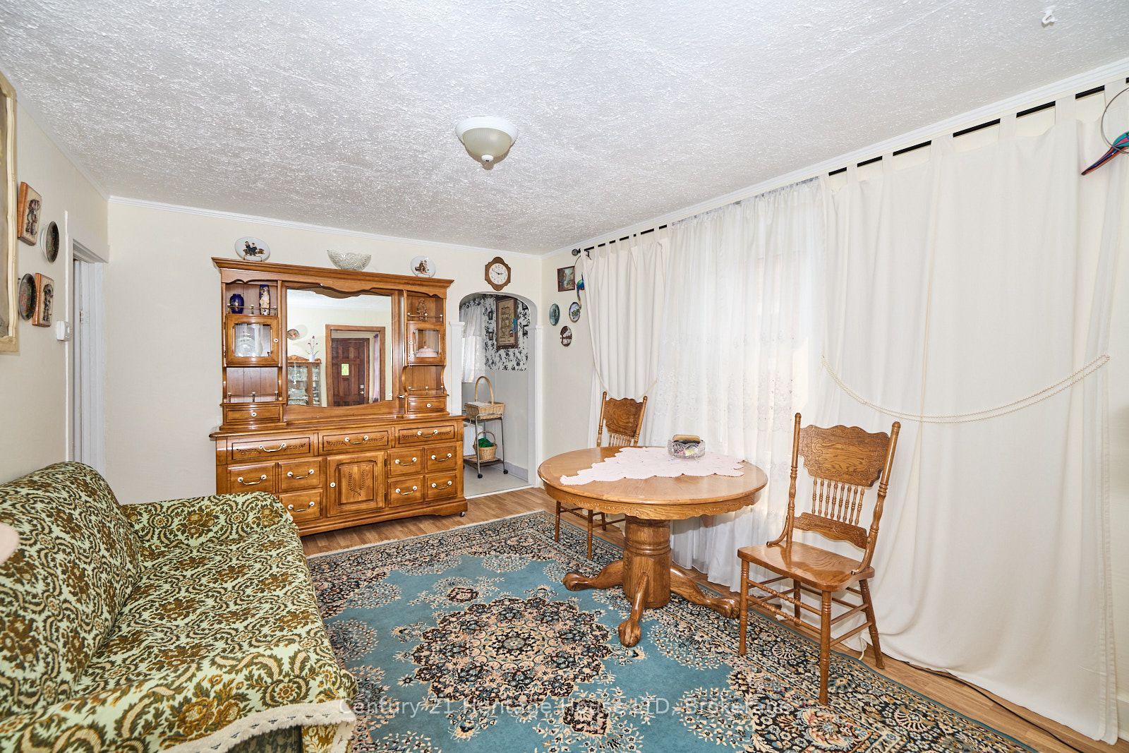 231 Dufferin Street Property Photo 6