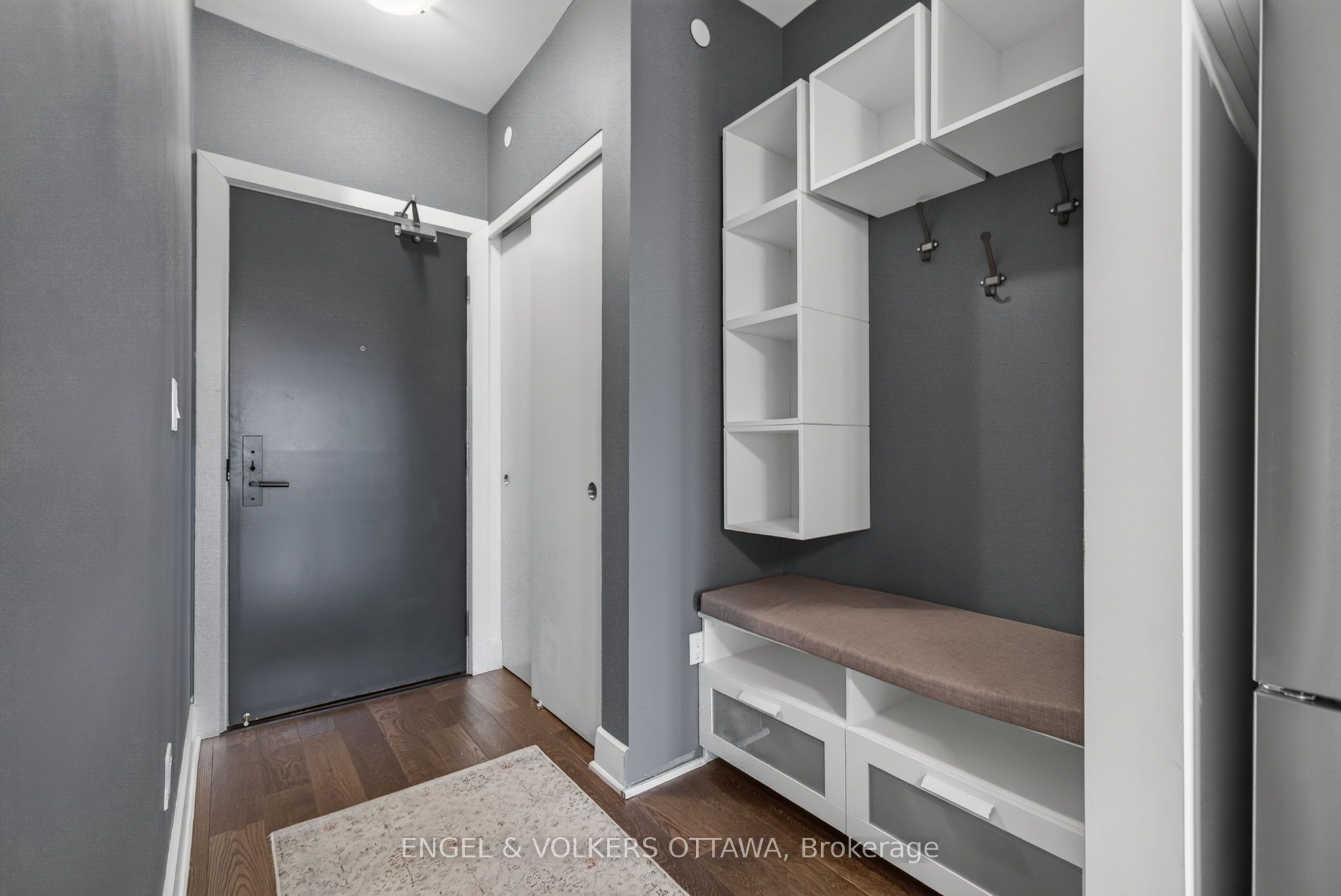 255 Bay Street 816 Property Photo 3