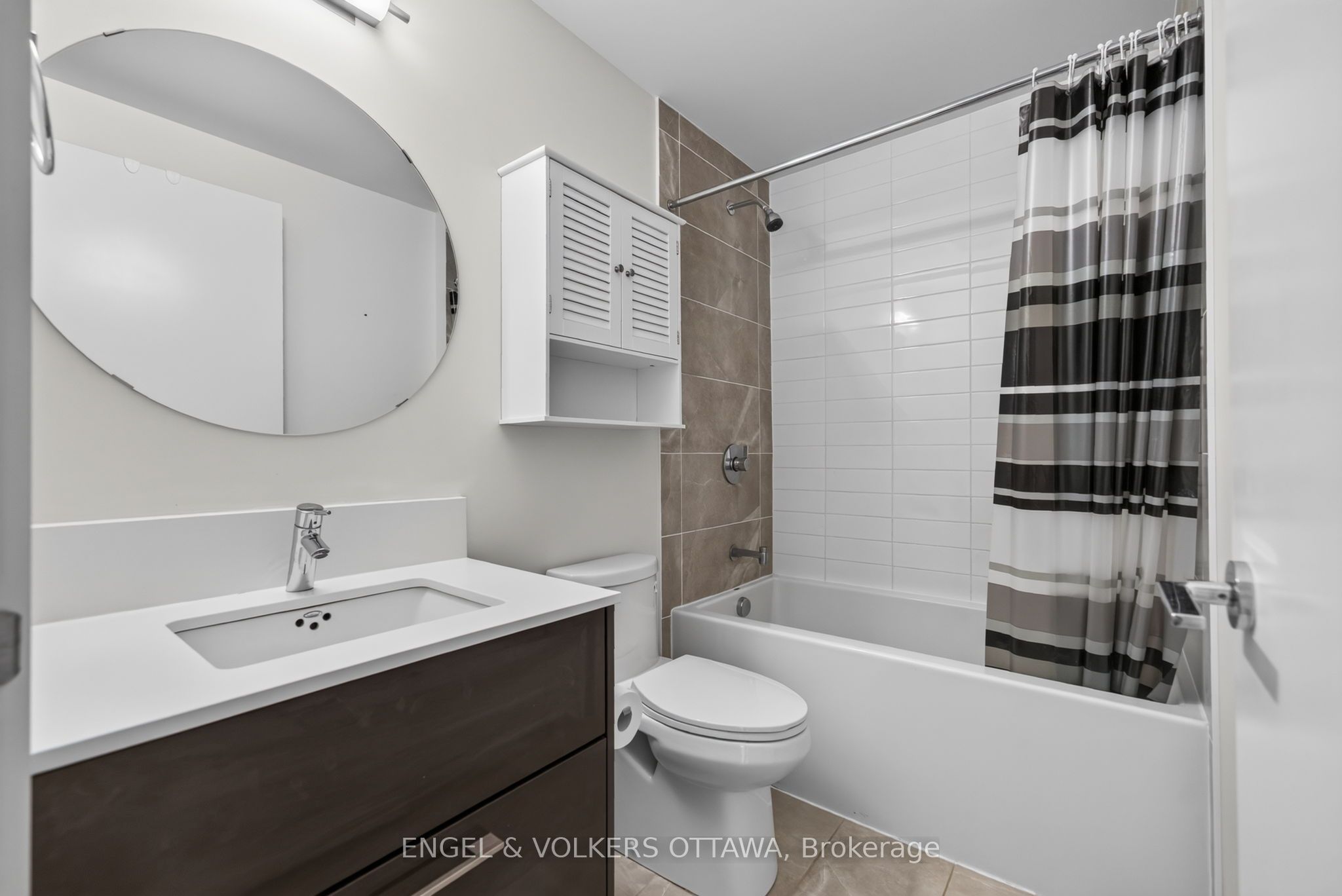 255 Bay Street 816 Property Photo 17