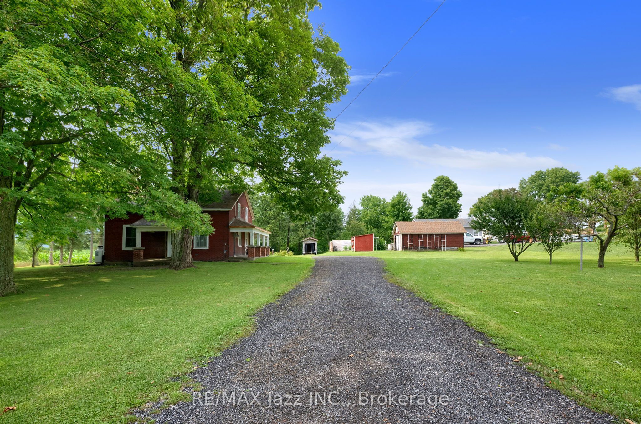 4164 7th Line Property Photo 1