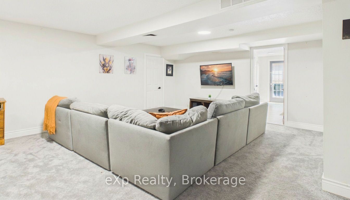 20 Highland Crescent Property Photo 28