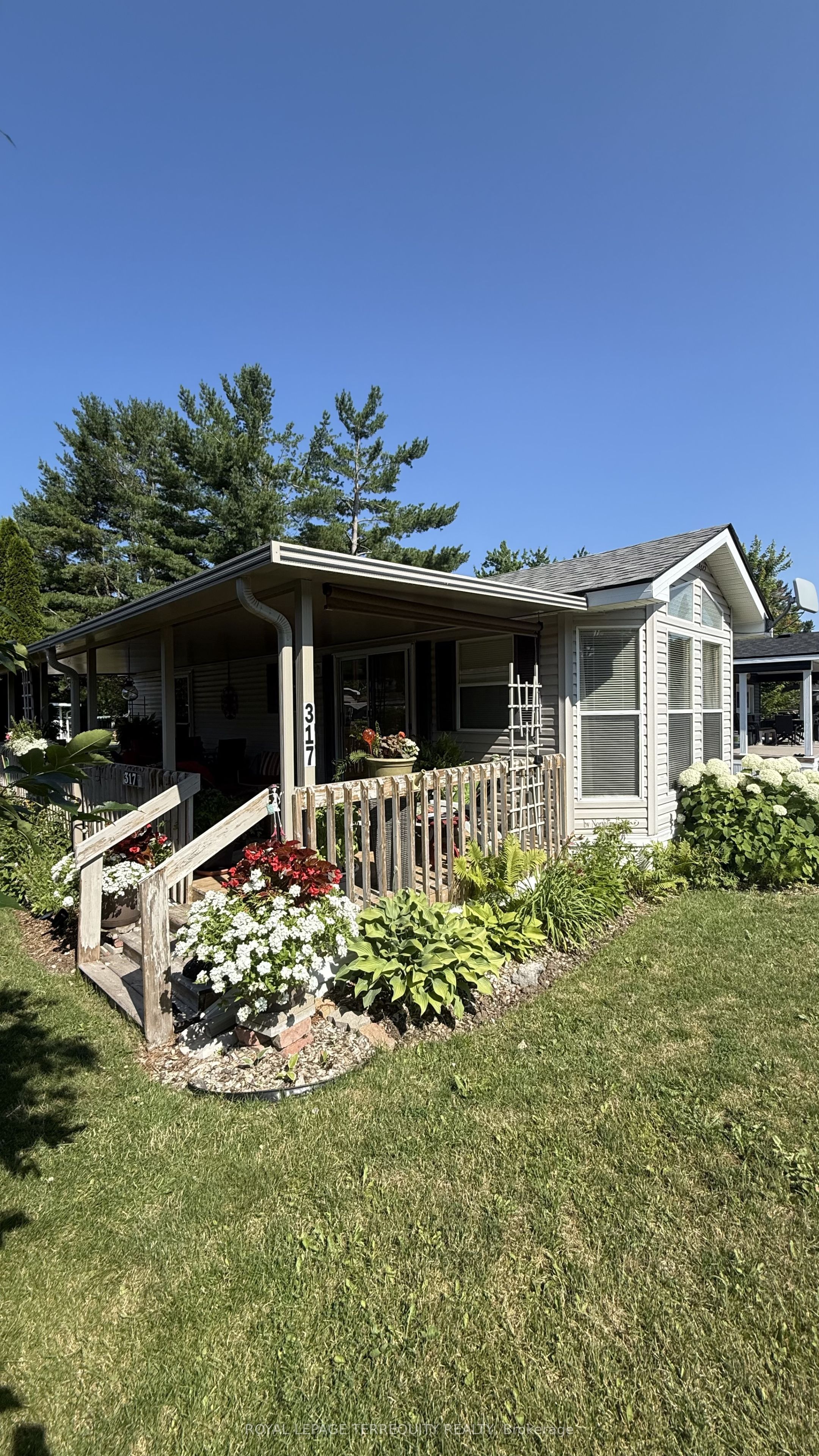 317 Rockview Property Photo 3
