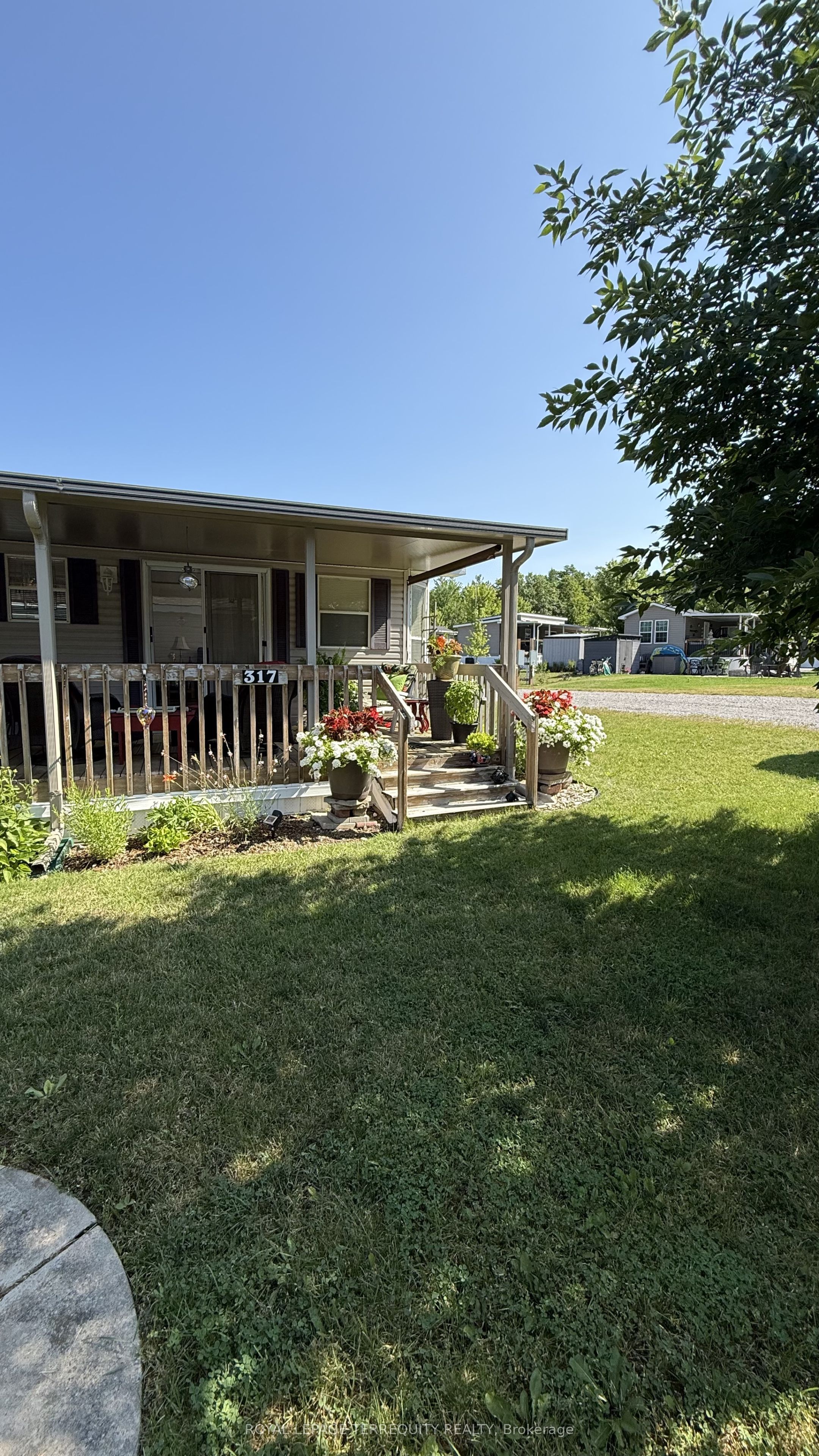 317 Rockview Property Photo 6