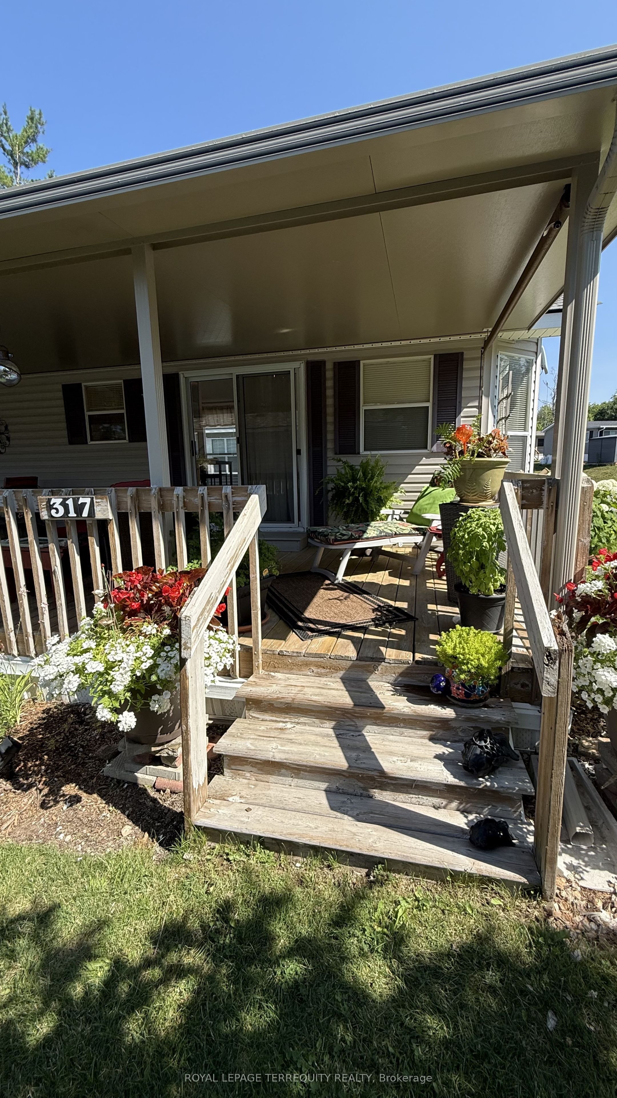 317 Rockview Property Photo 7