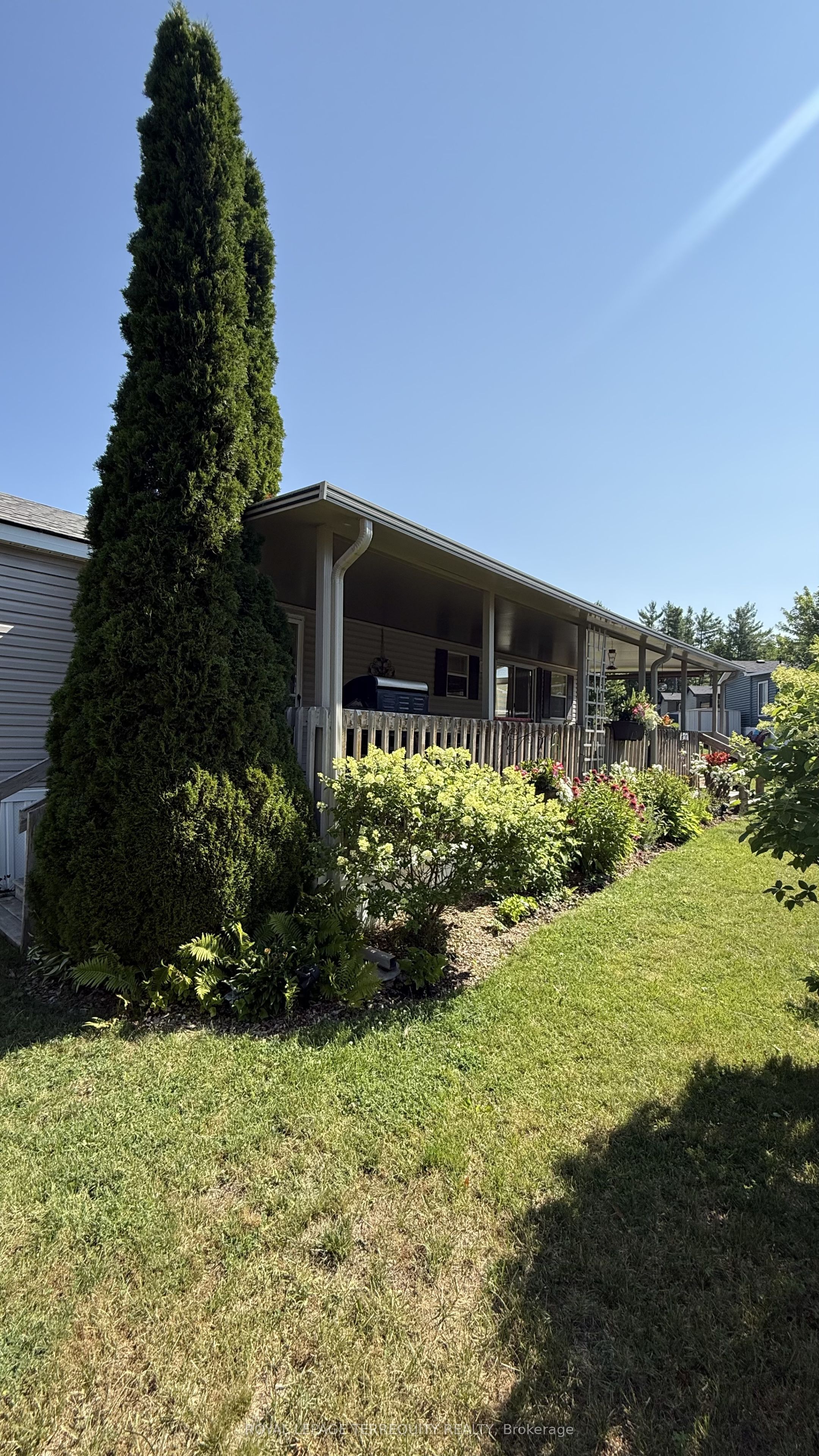 317 Rockview Property Photo 9