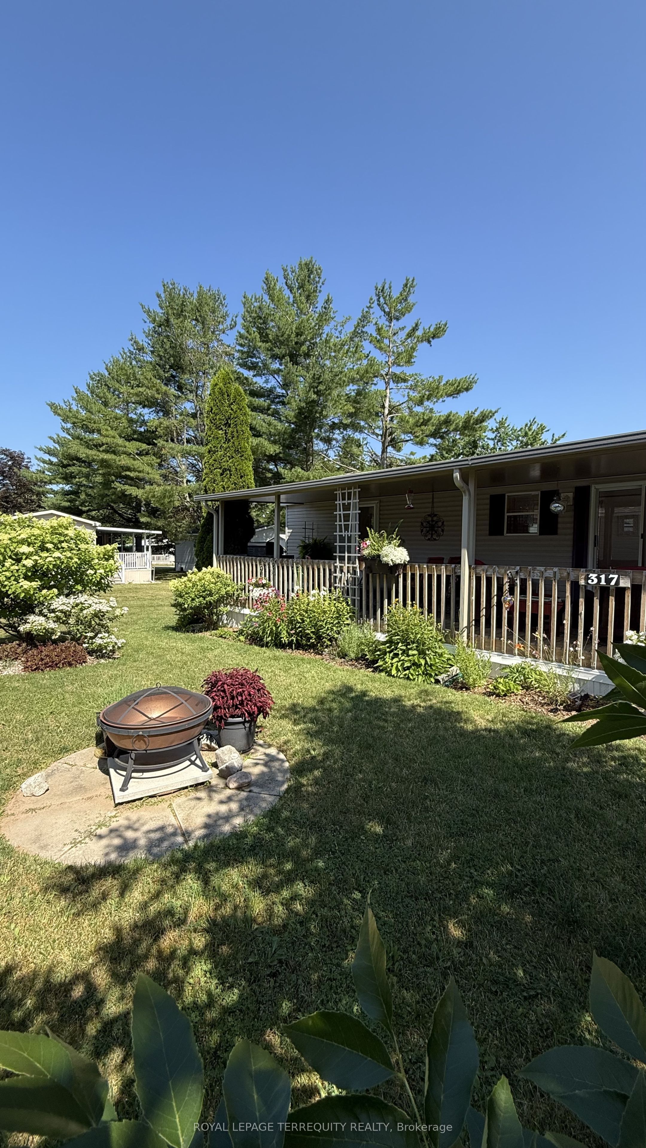 317 Rockview Property Photo 11