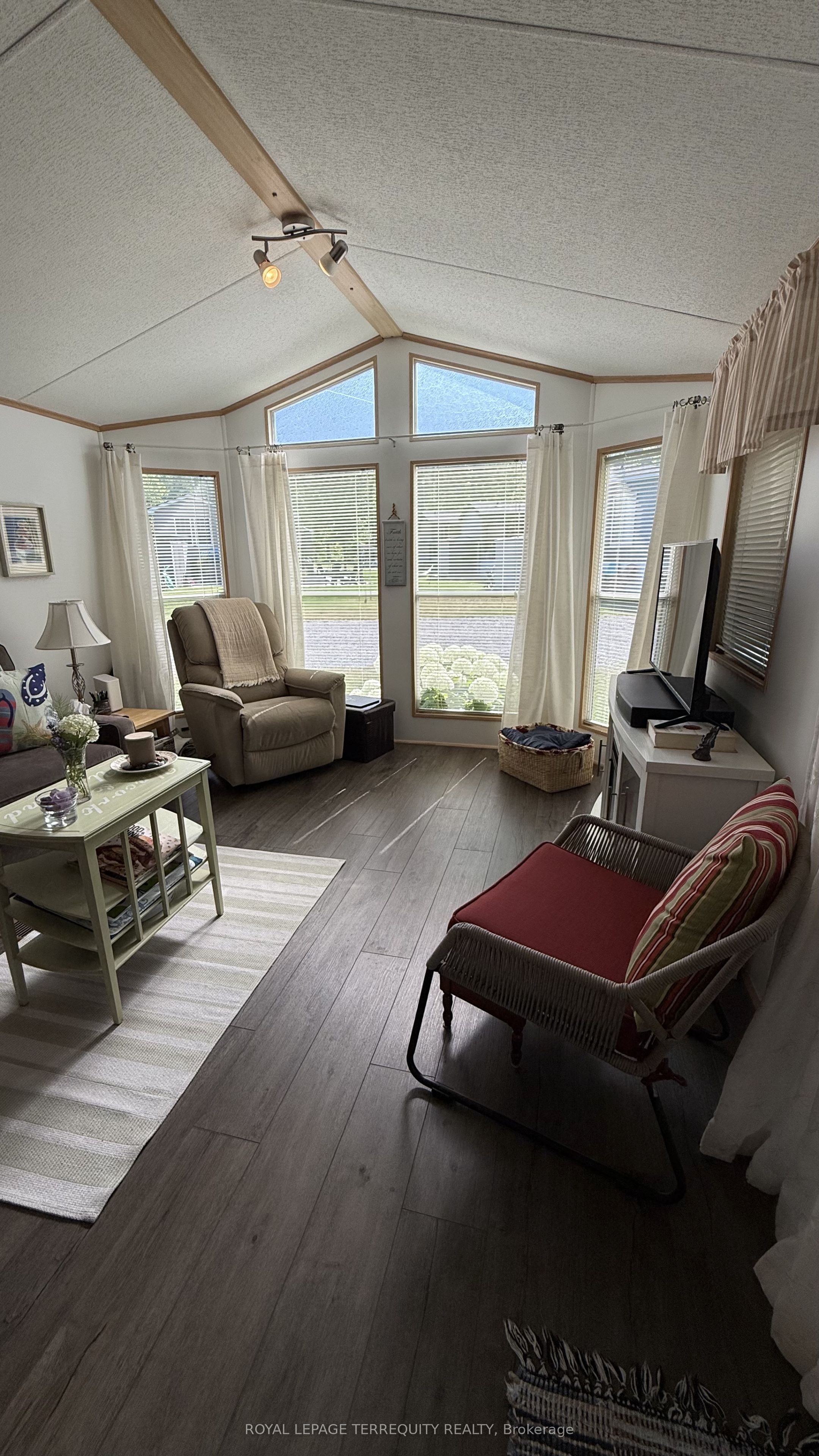 317 Rockview Property Photo 16