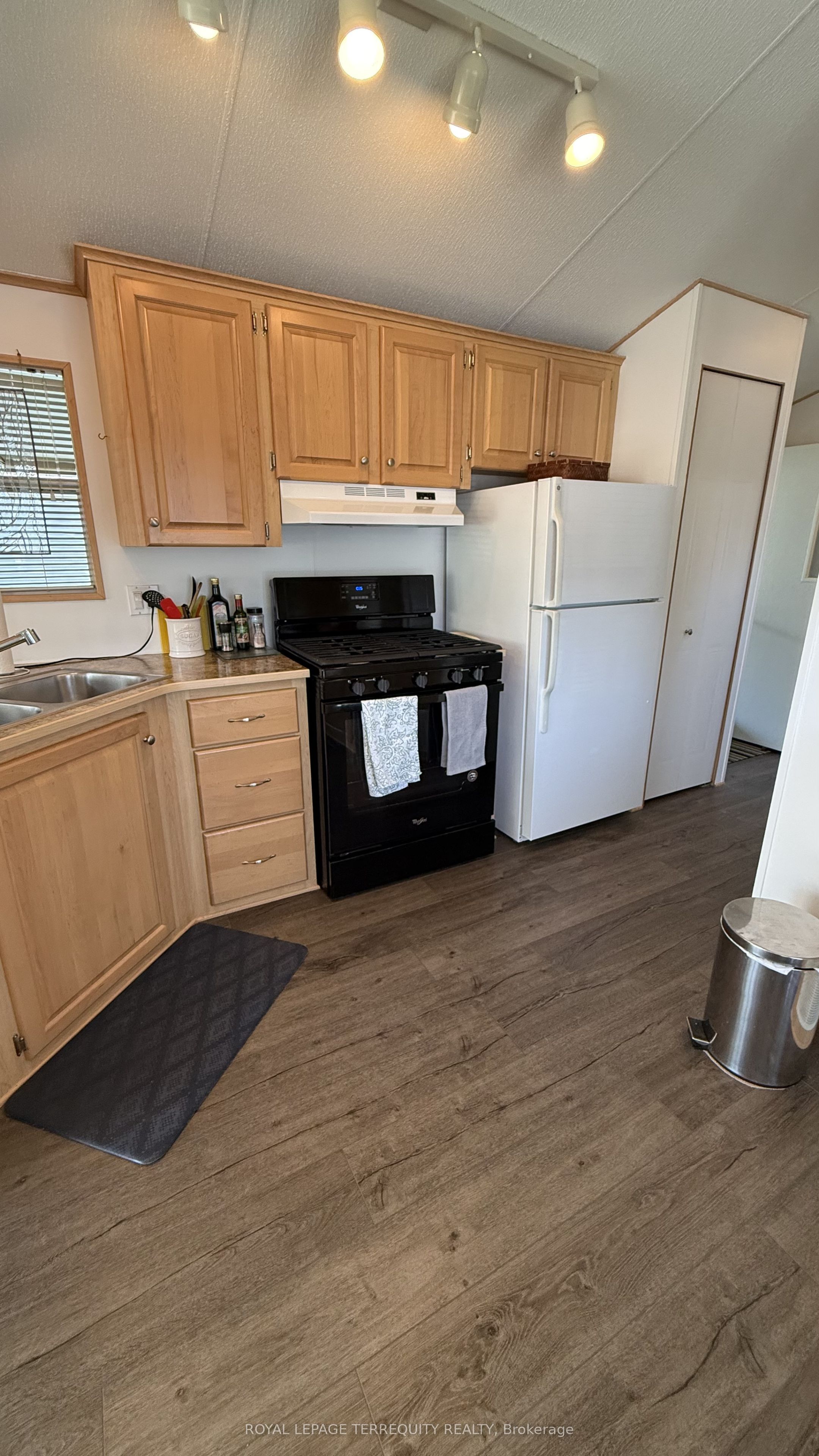 317 Rockview Property Photo 21