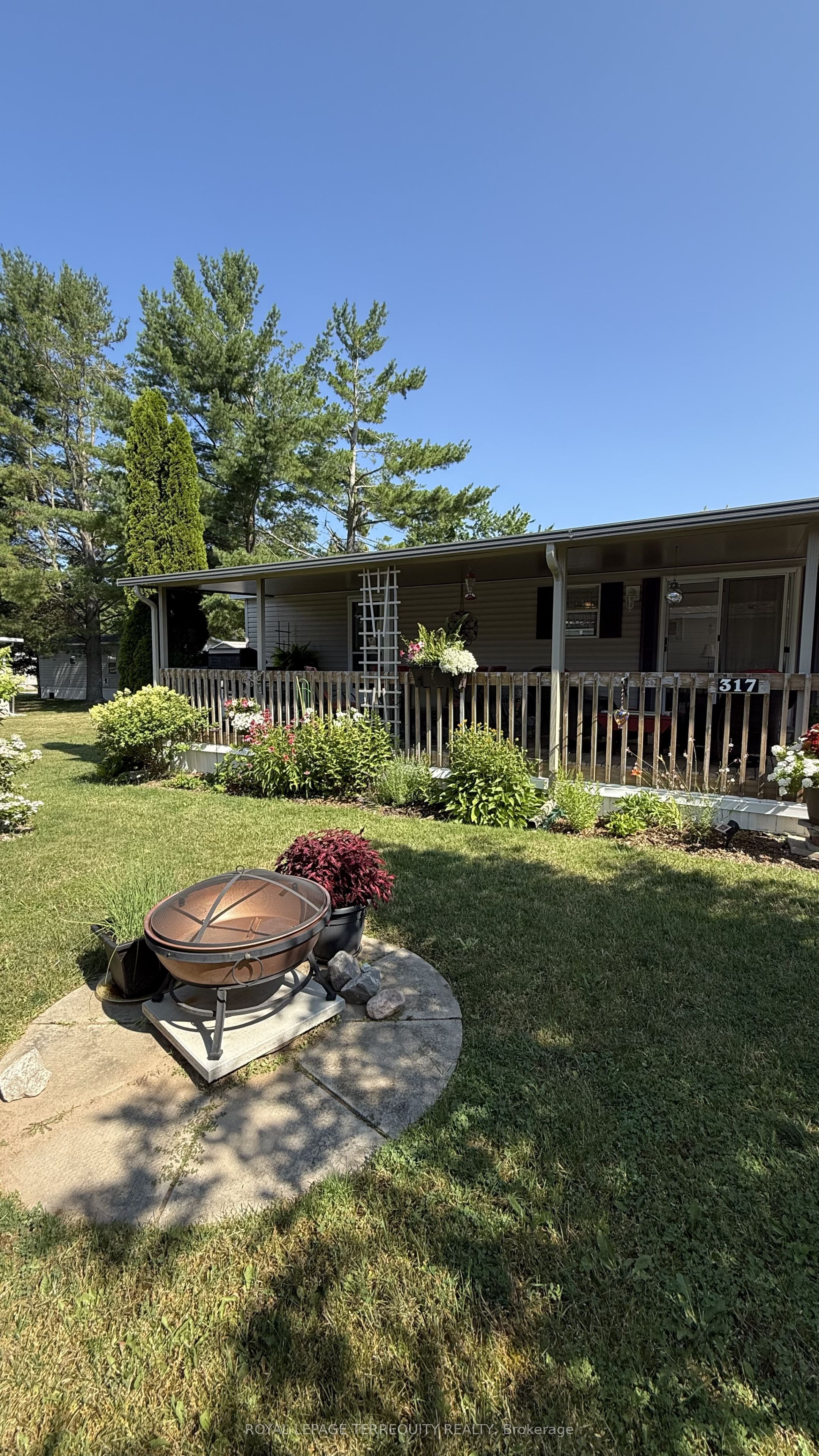 317 Rockview Property Photo 28