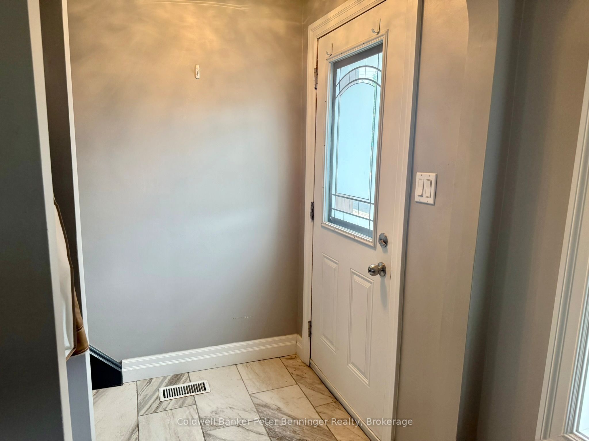 582 9th Street Property Photo 2