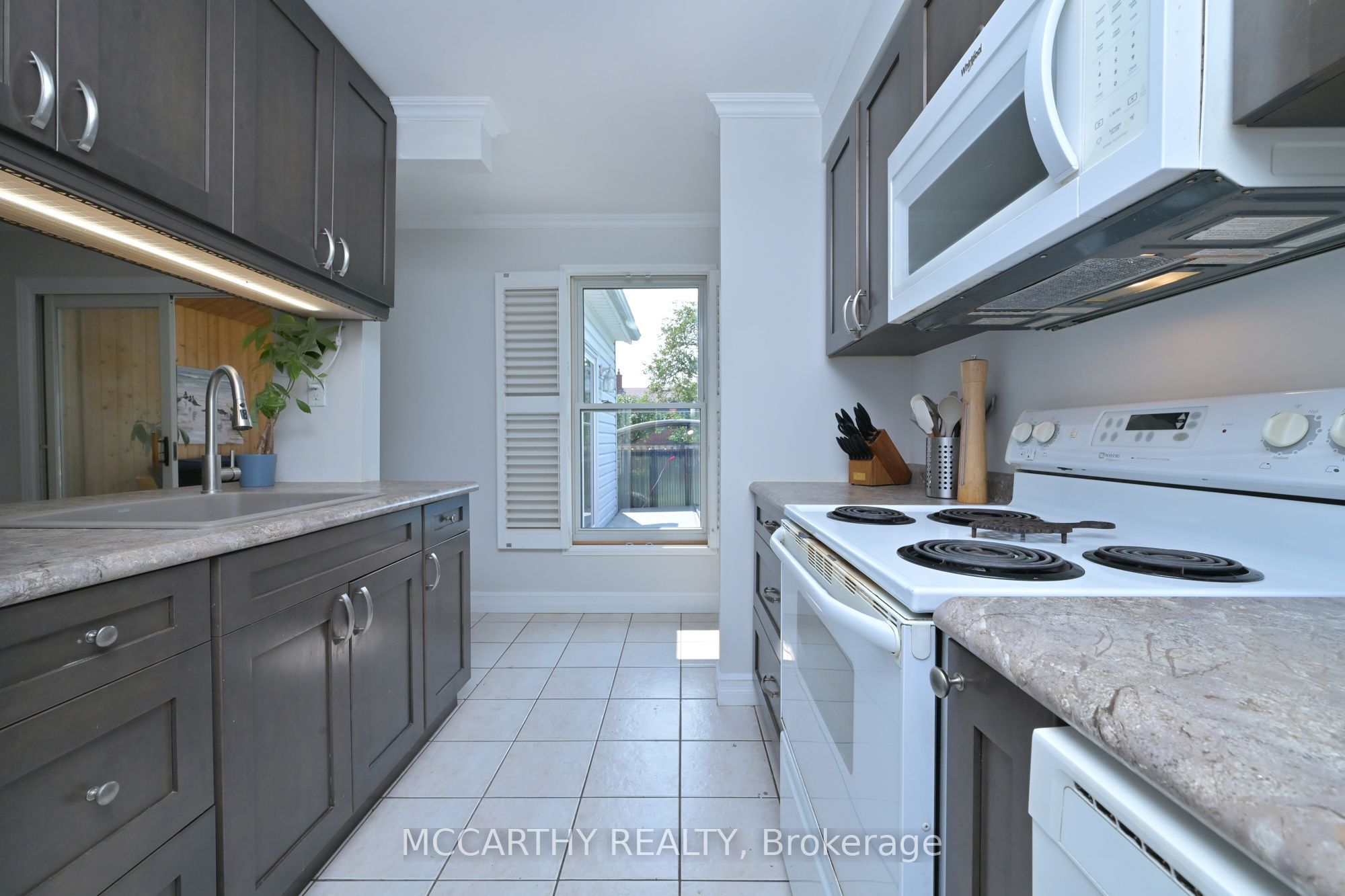 358 Jelly Street S Property Photo 5