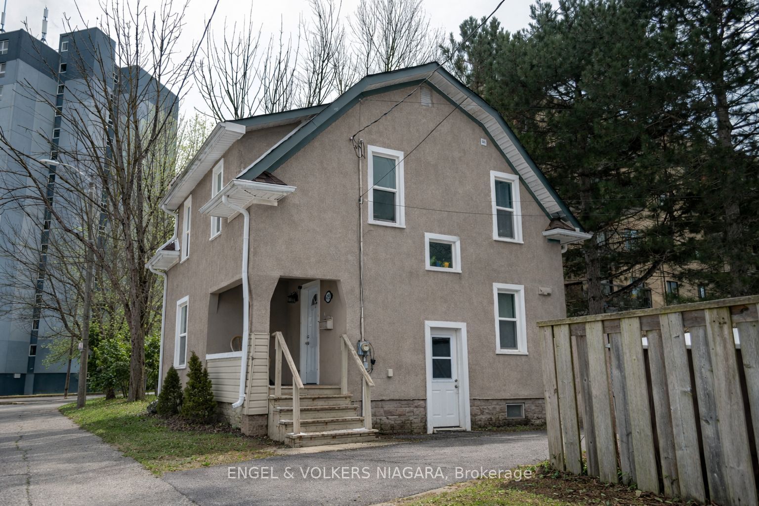 4752 Crawford Place W Property Photo 4