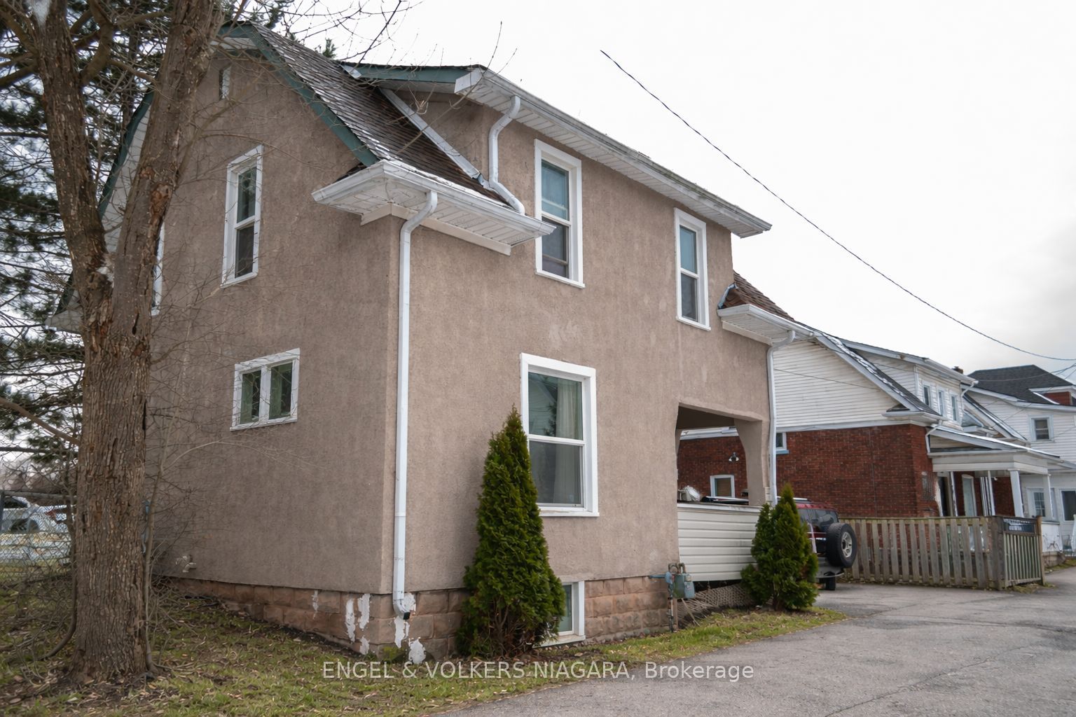 4752 Crawford Place W Property Photo 5