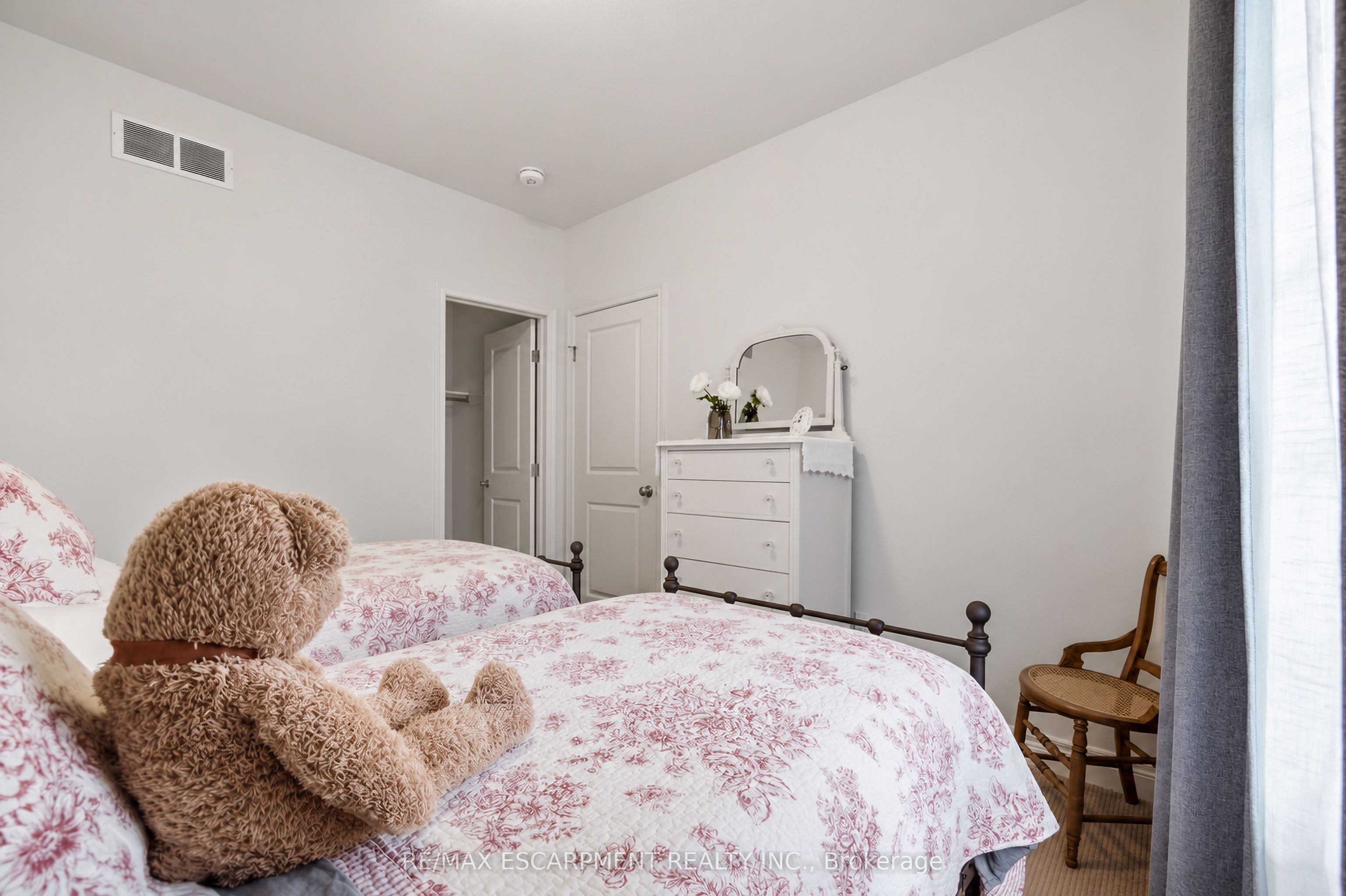 33 Pierpoint Drive Property Photo 6