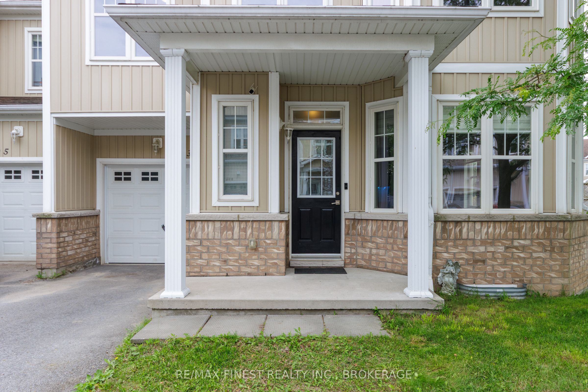 893 Ascot Lane Property Photo 2