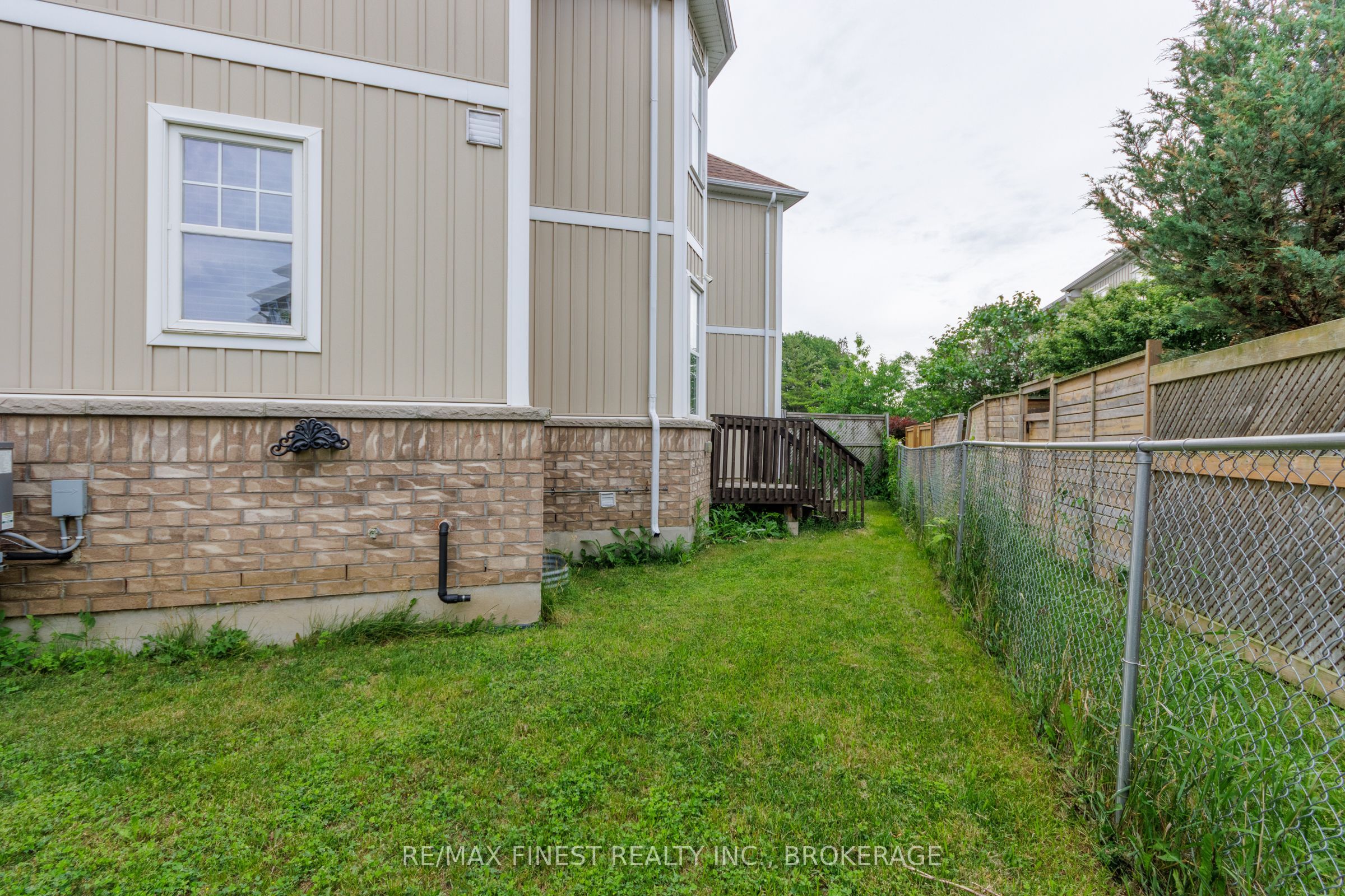 893 Ascot Lane Property Photo 28