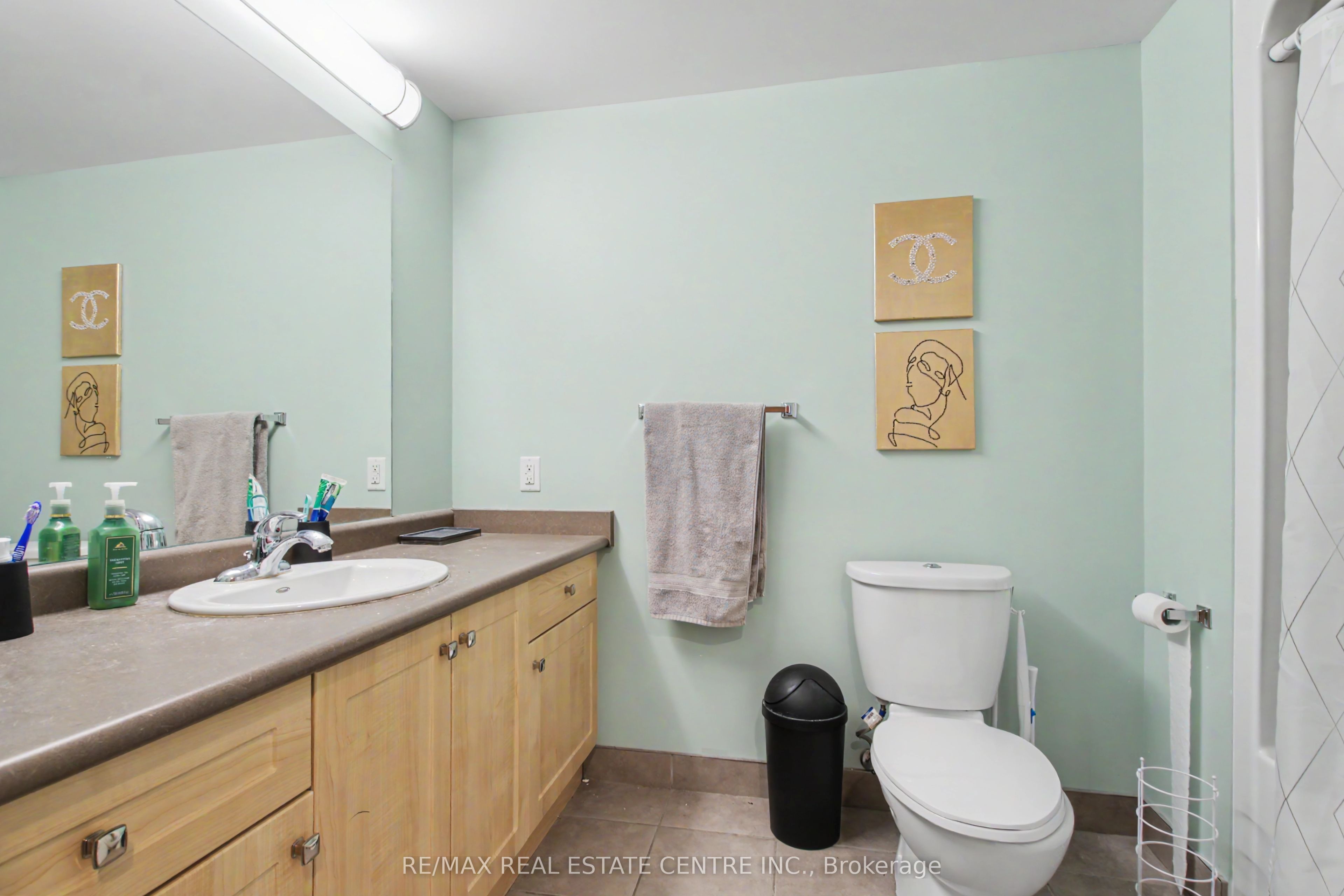 96 University Avenue W Property Photo 10