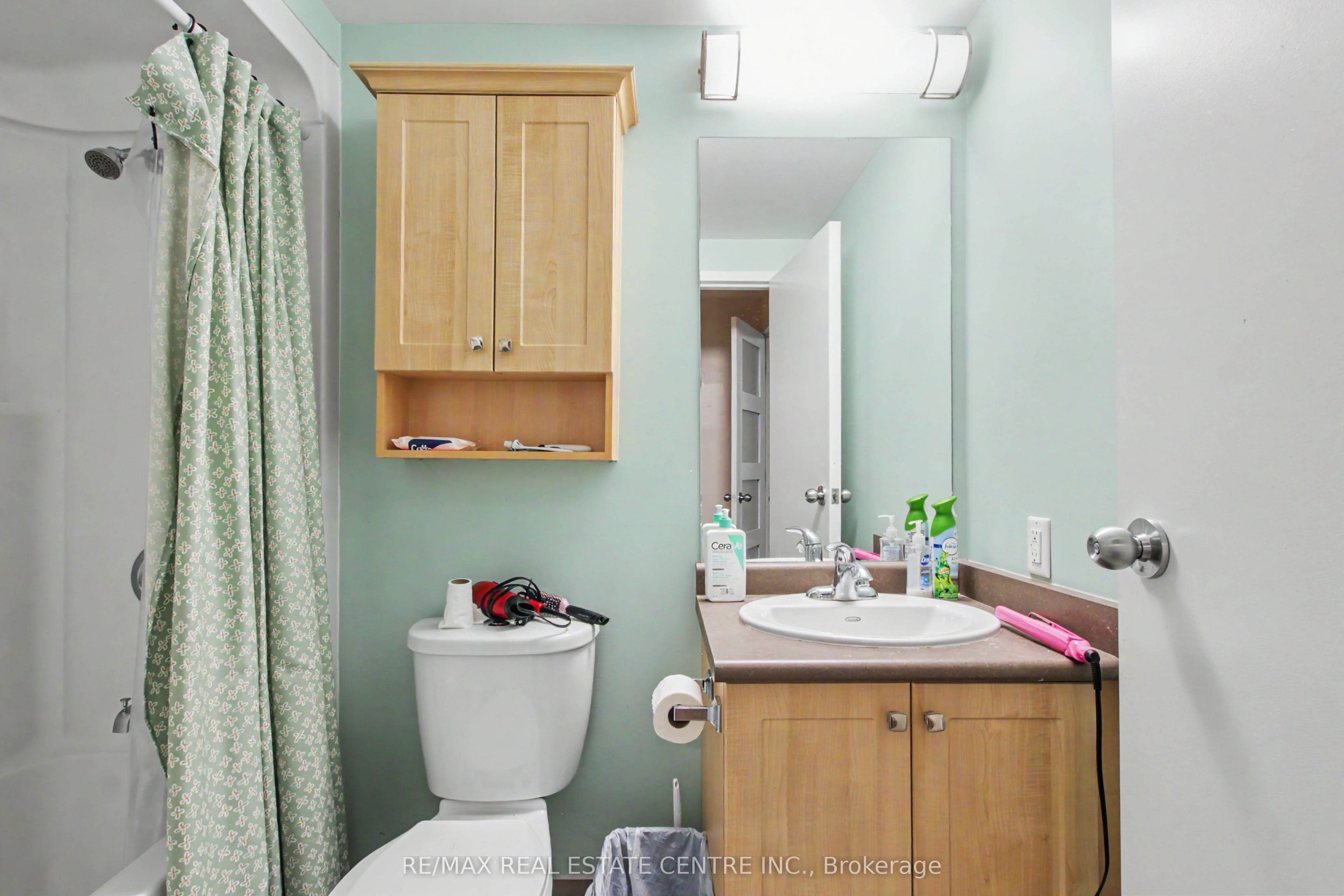 96 University Avenue W Property Photo 15