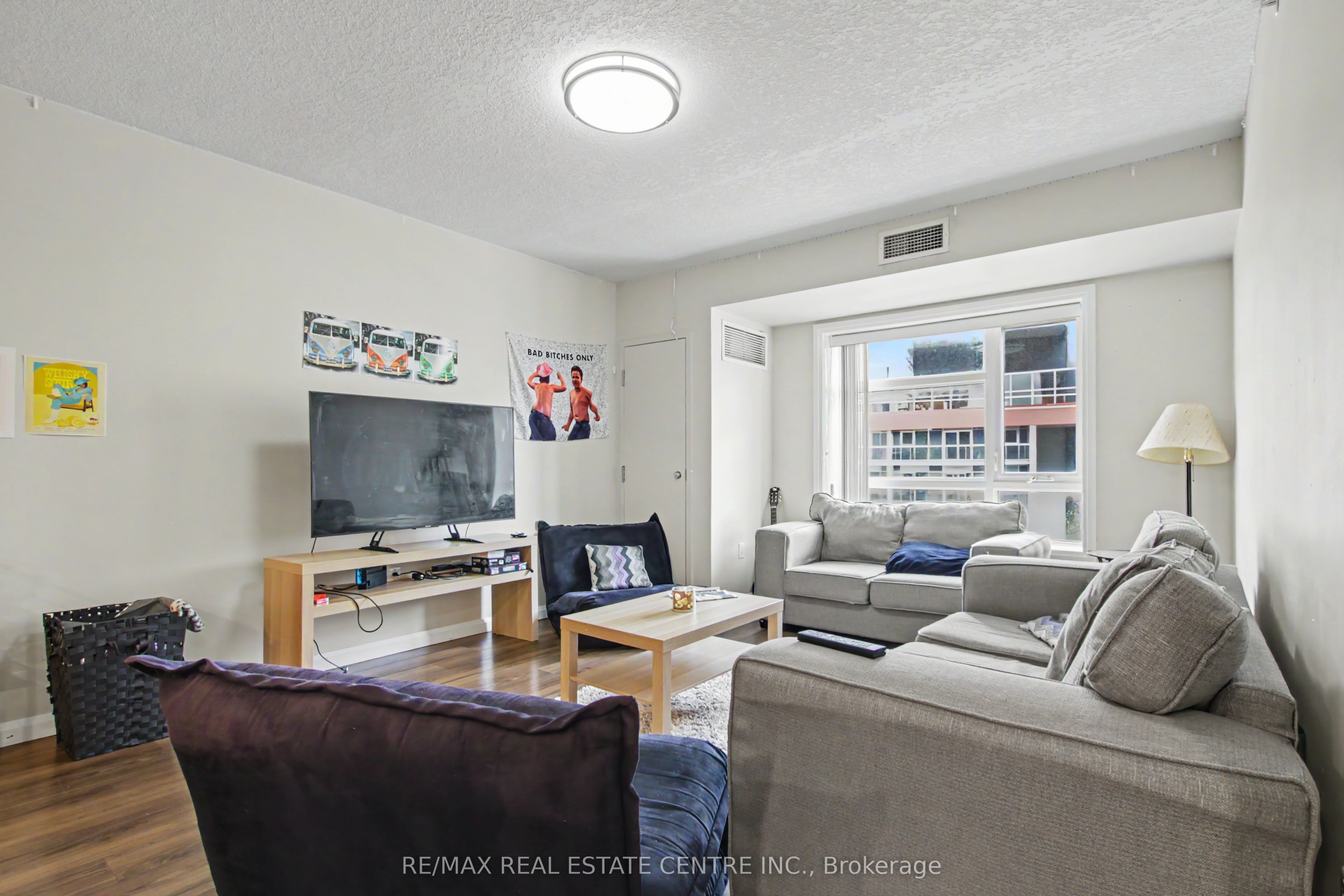 96 University Avenue W Property Photo 21