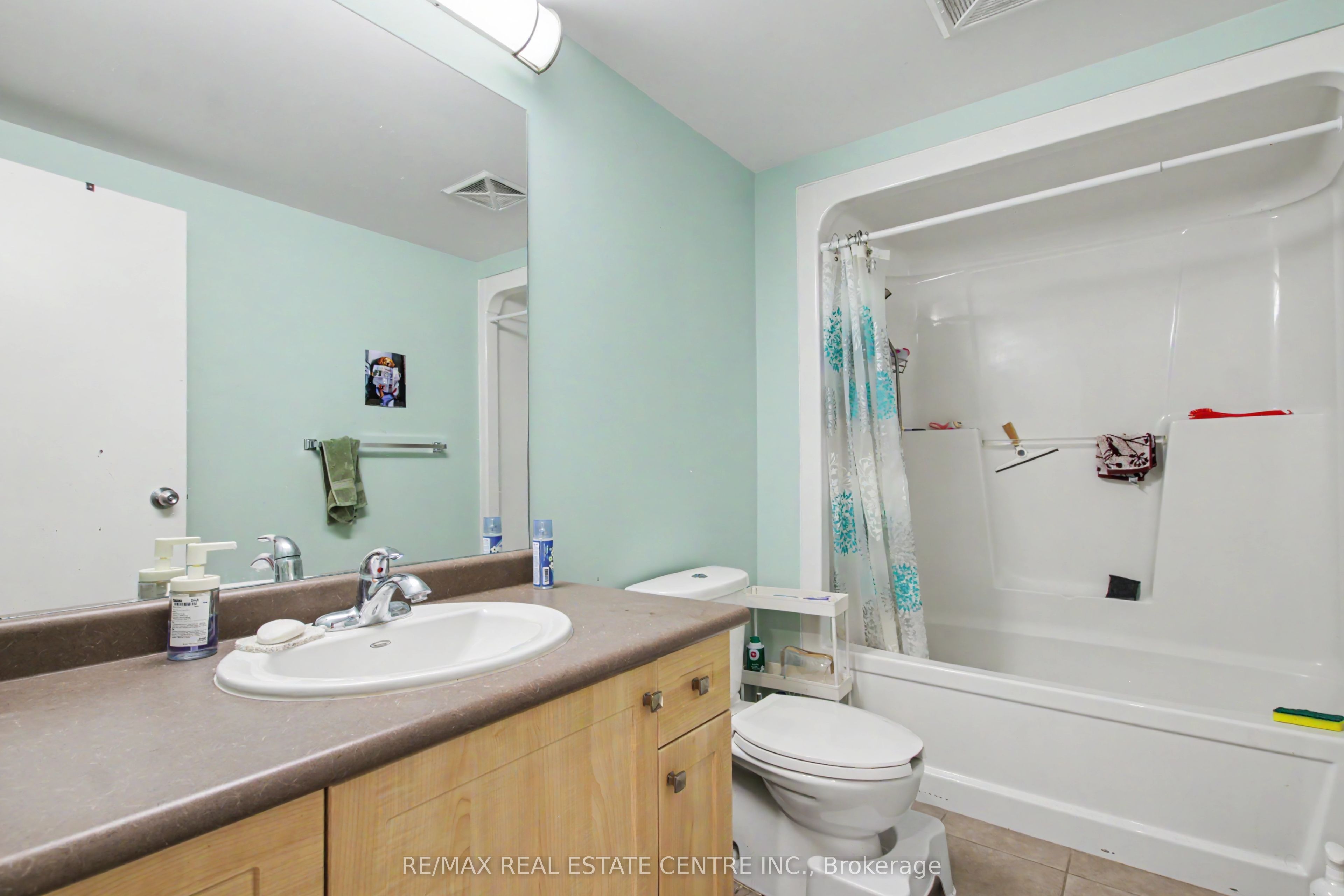 96 University Avenue W Property Photo 22