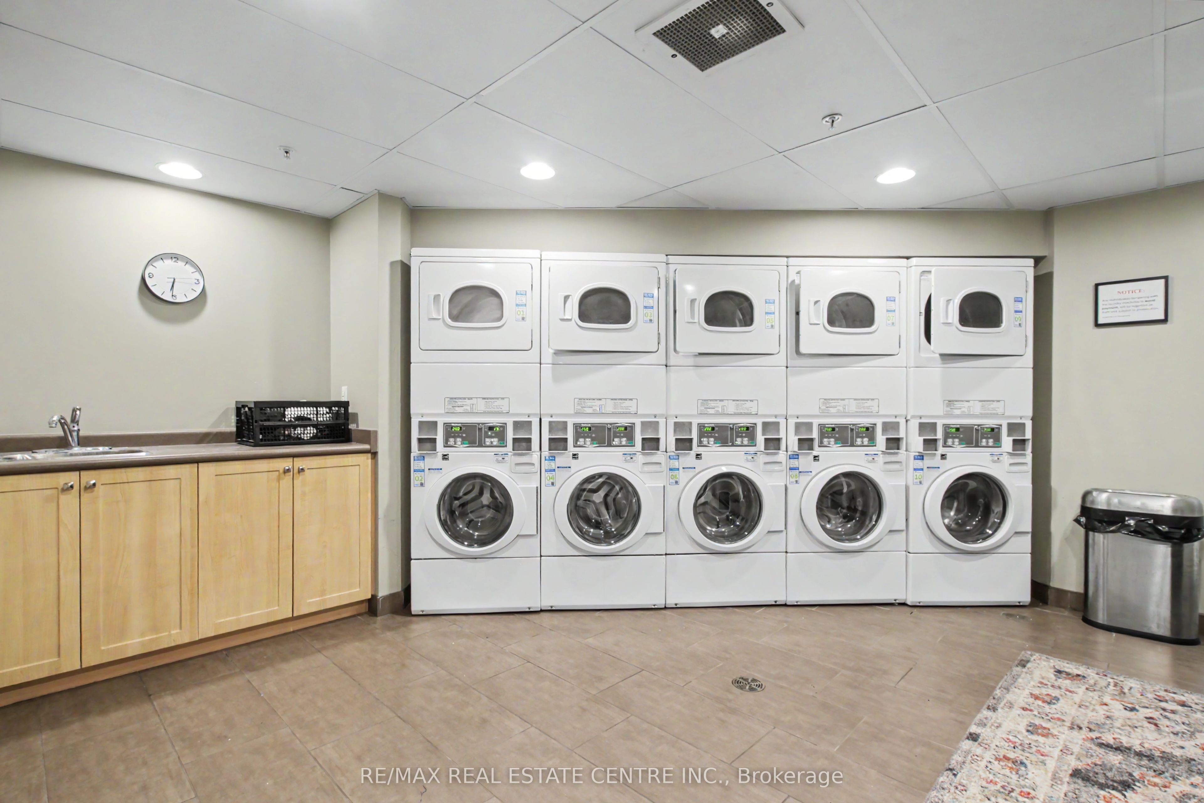 96 University Avenue W Property Photo 29