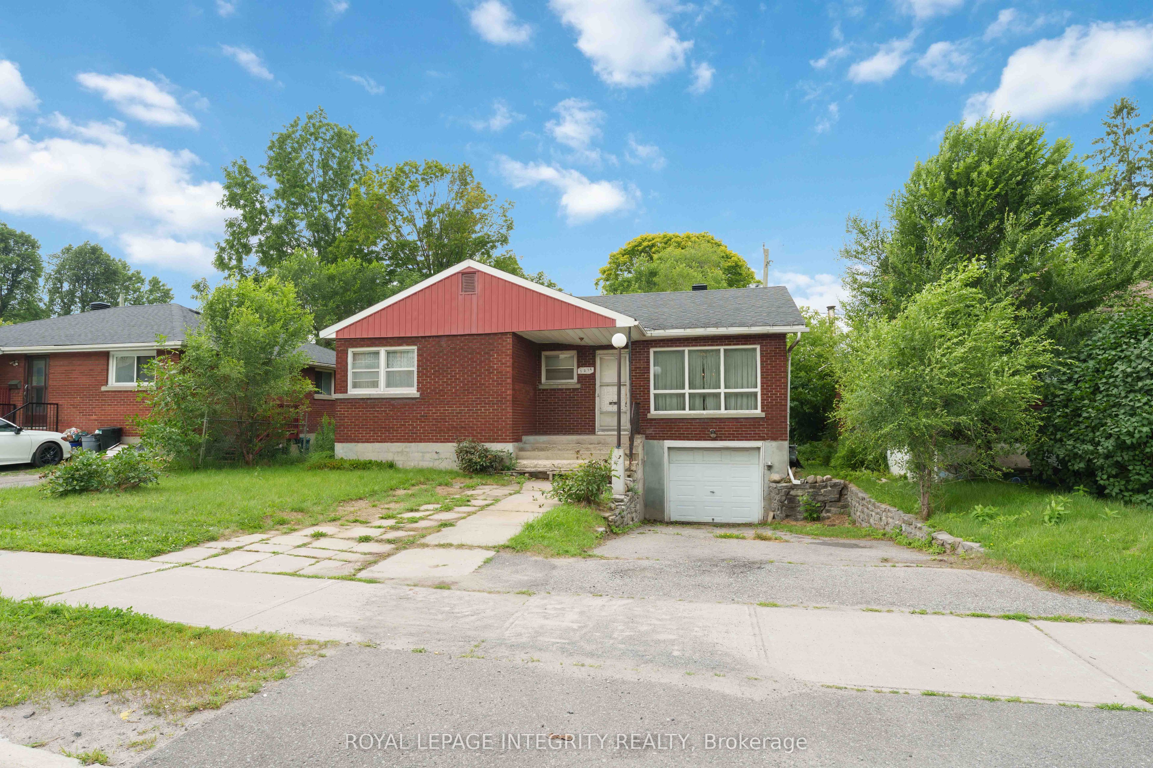1274 Woodroffe Avenue