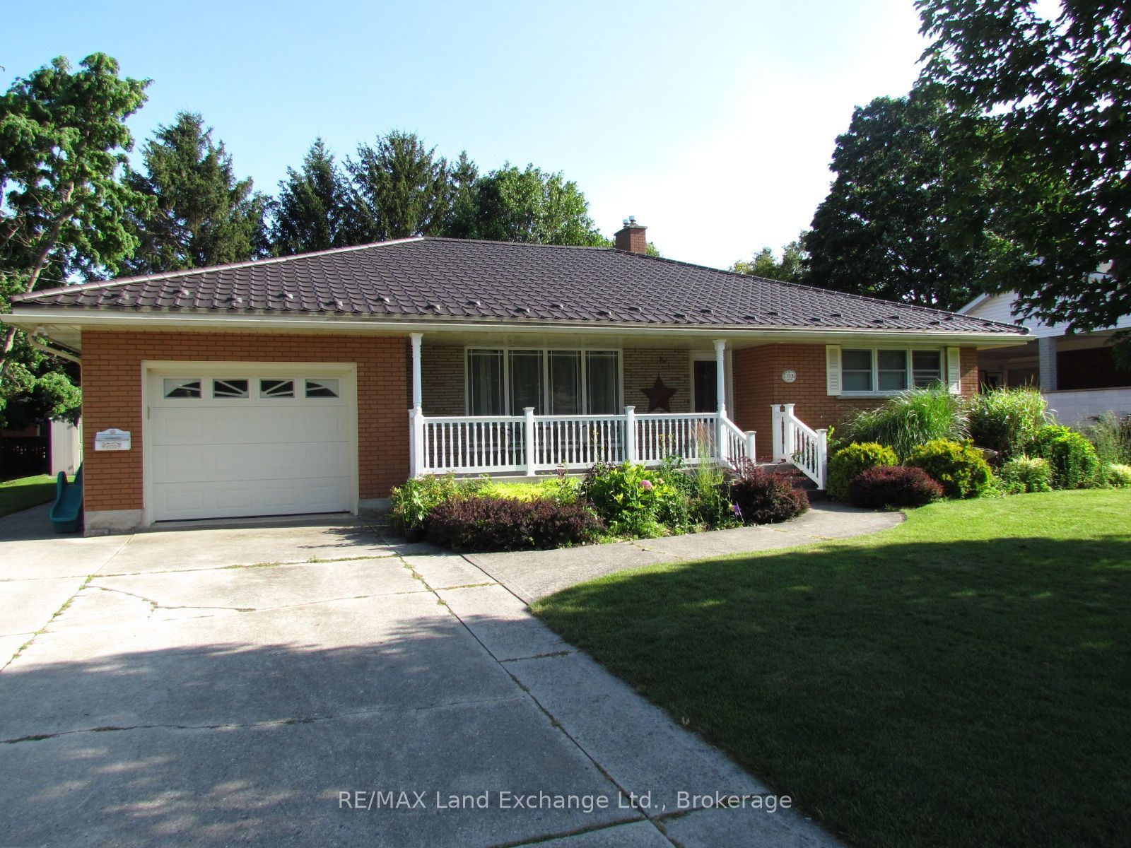115 Brown's Lane Property Photo 2
