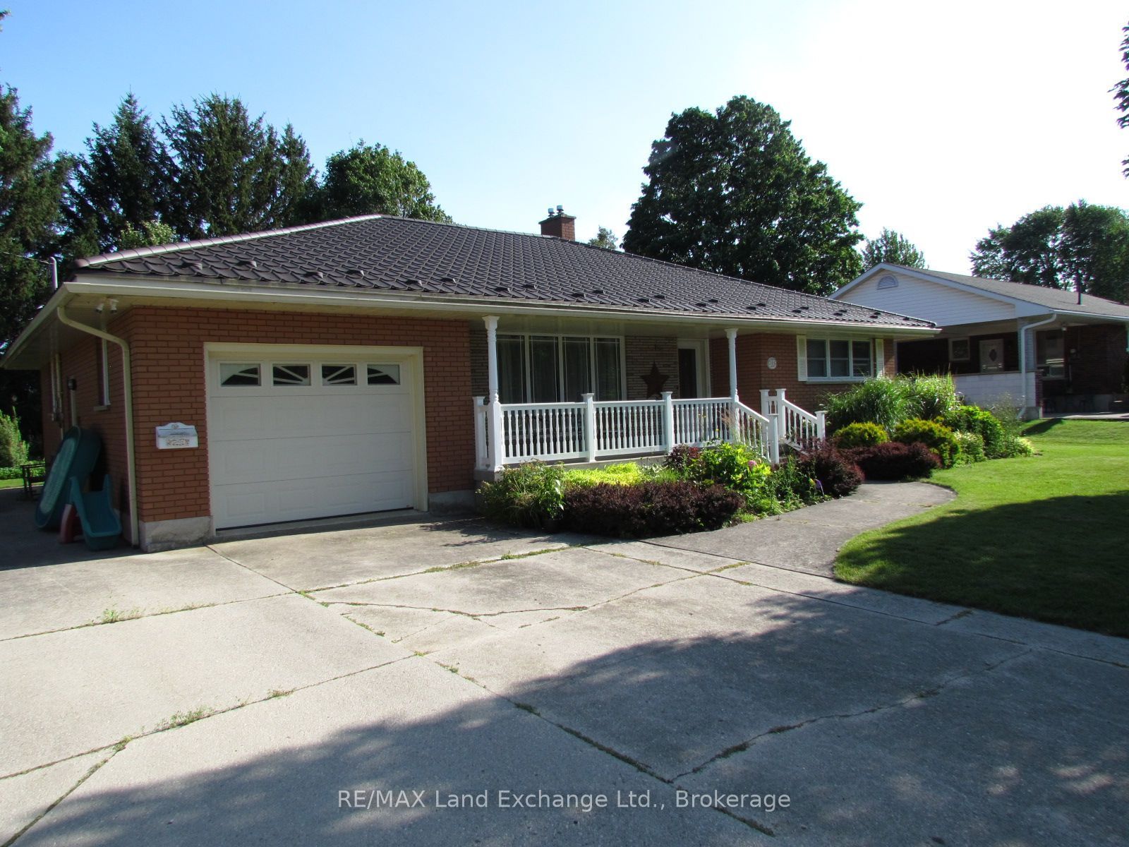 115 Brown's Lane Property Photo 3