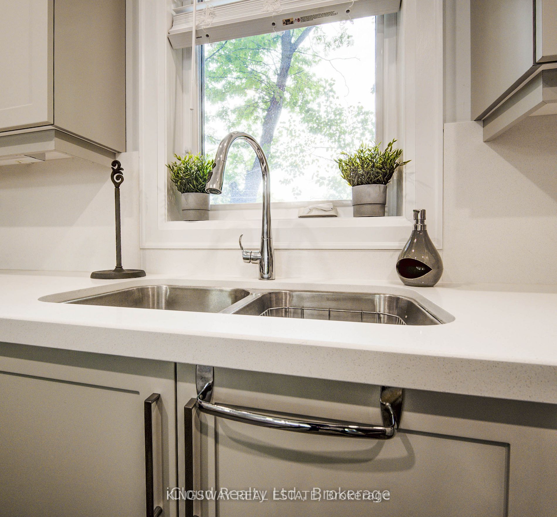 33 Jarvis Street Property Photo 22
