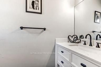 711 Osgoode Drive 17 Property Photo 3