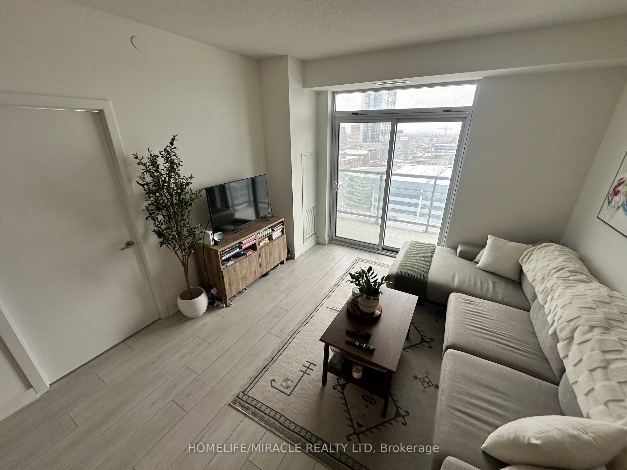 X13598376 Property Photo 3