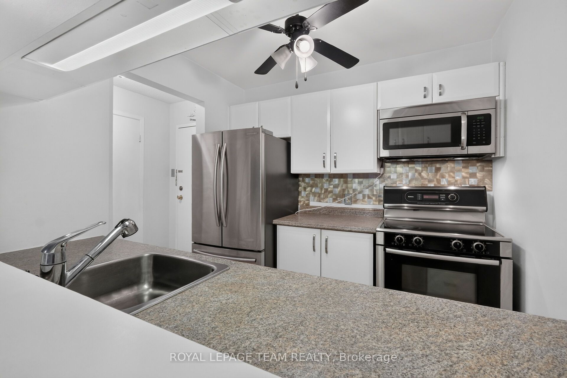 1099 Cadboro Road 214 Property Photo 12