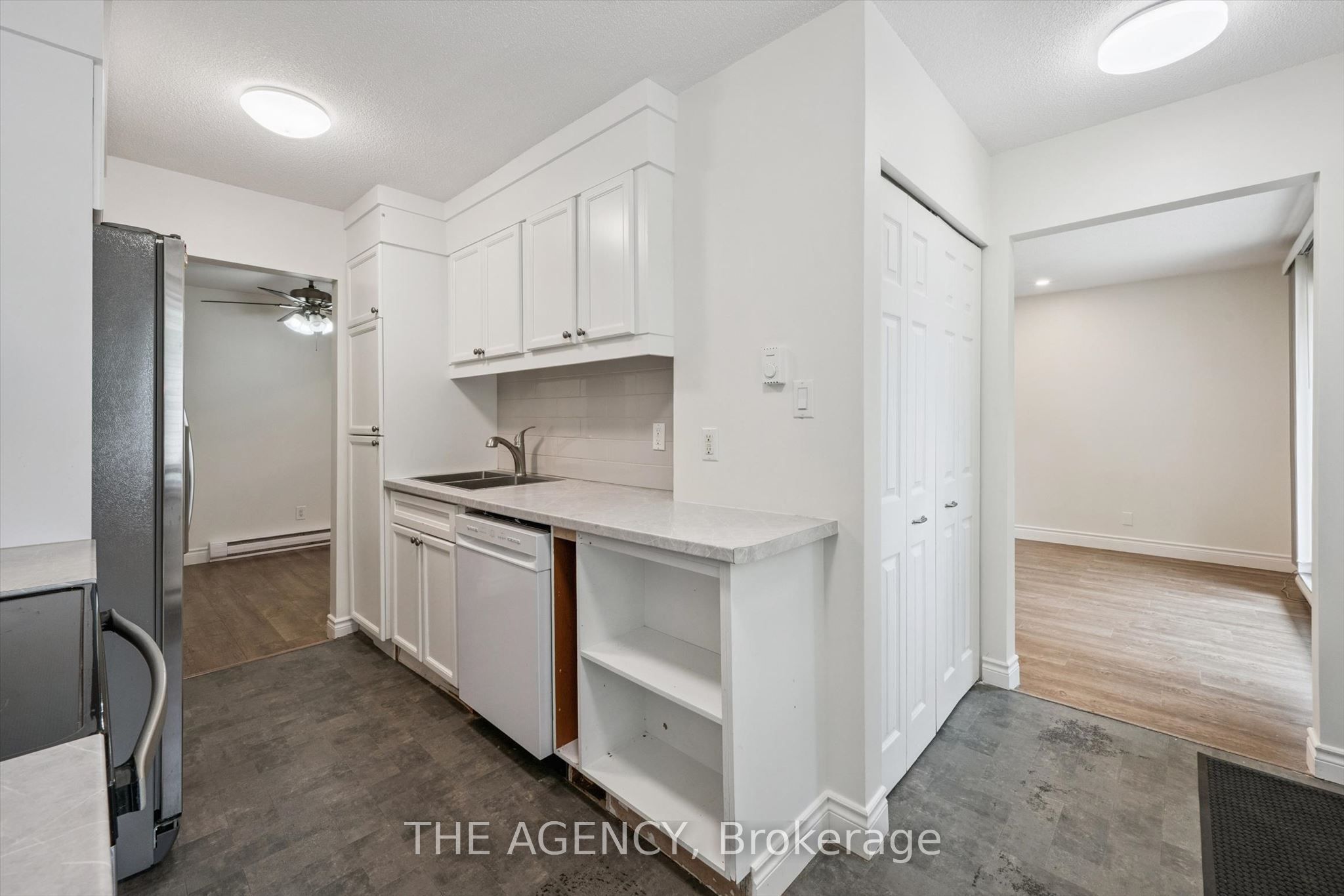 410 Scottsdale Drive Property Photo 10