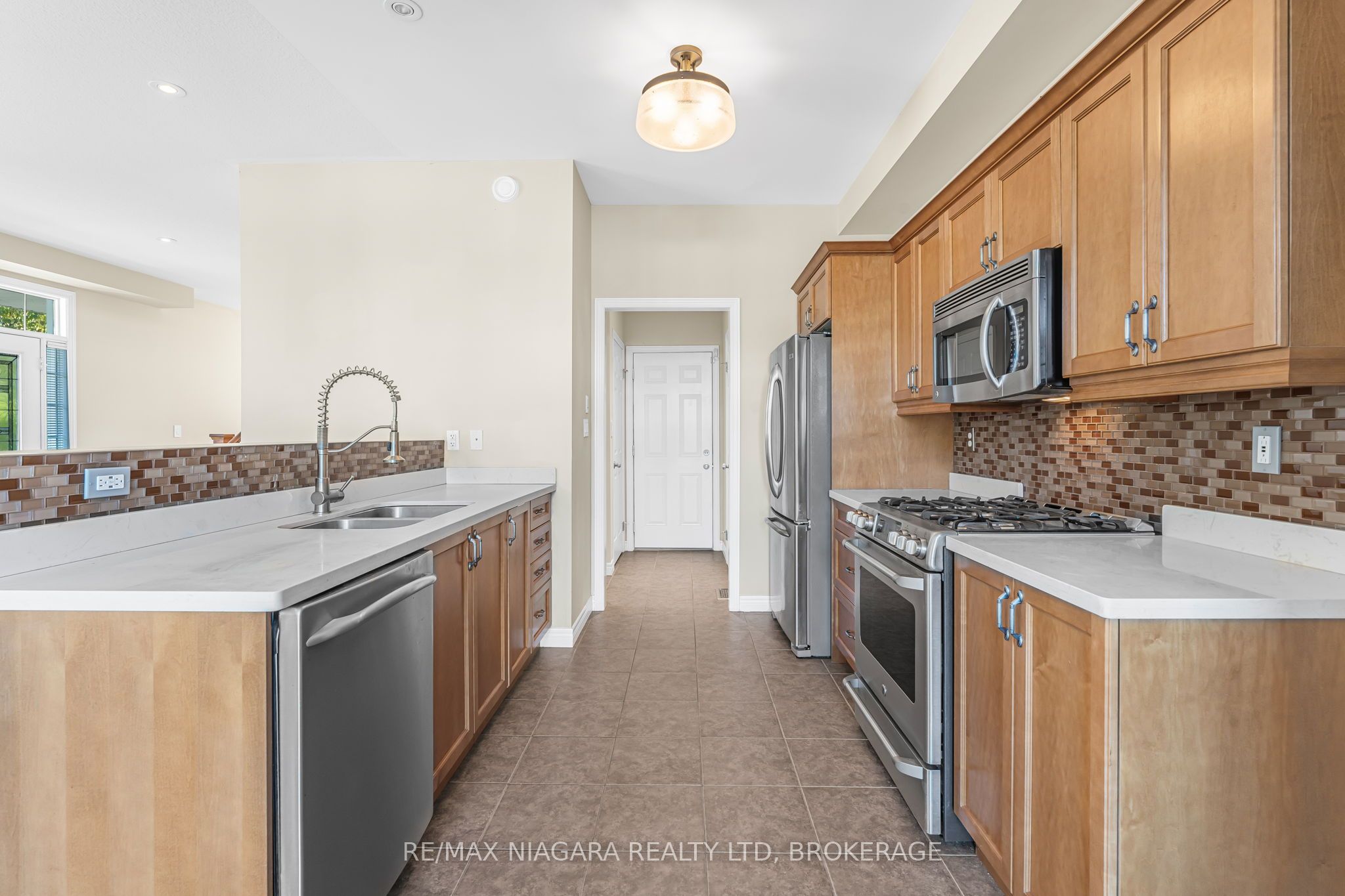 750 Lakeshore Road Property Photo 10