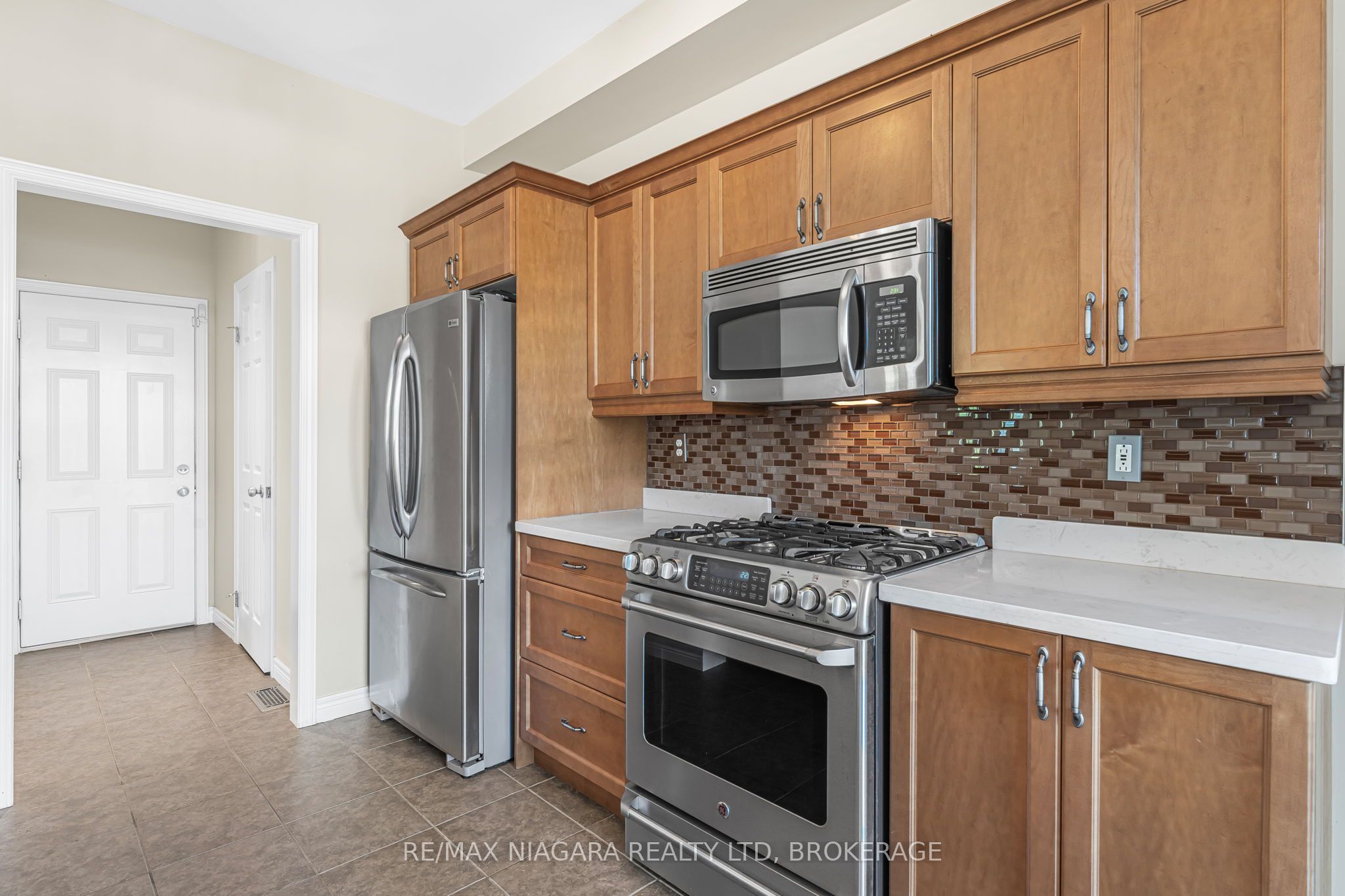 750 Lakeshore Road Property Photo 11