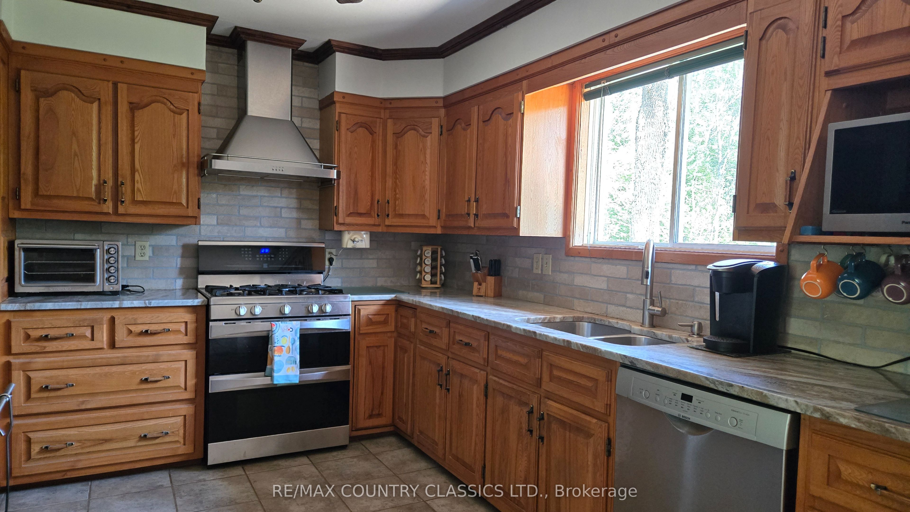 2445 Old Hastings Road Property Photo 5