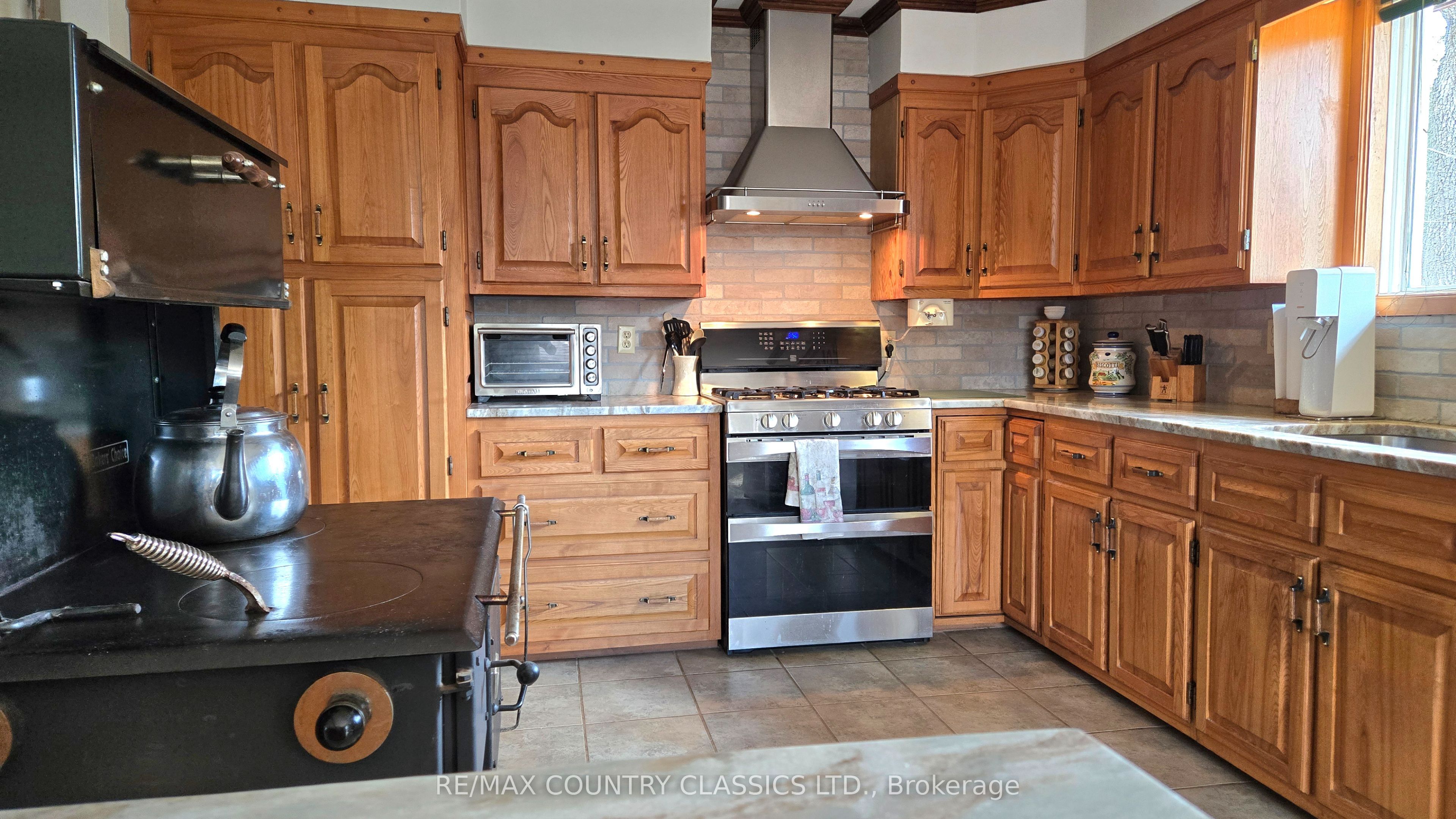 2445 Old Hastings Road Property Photo 6