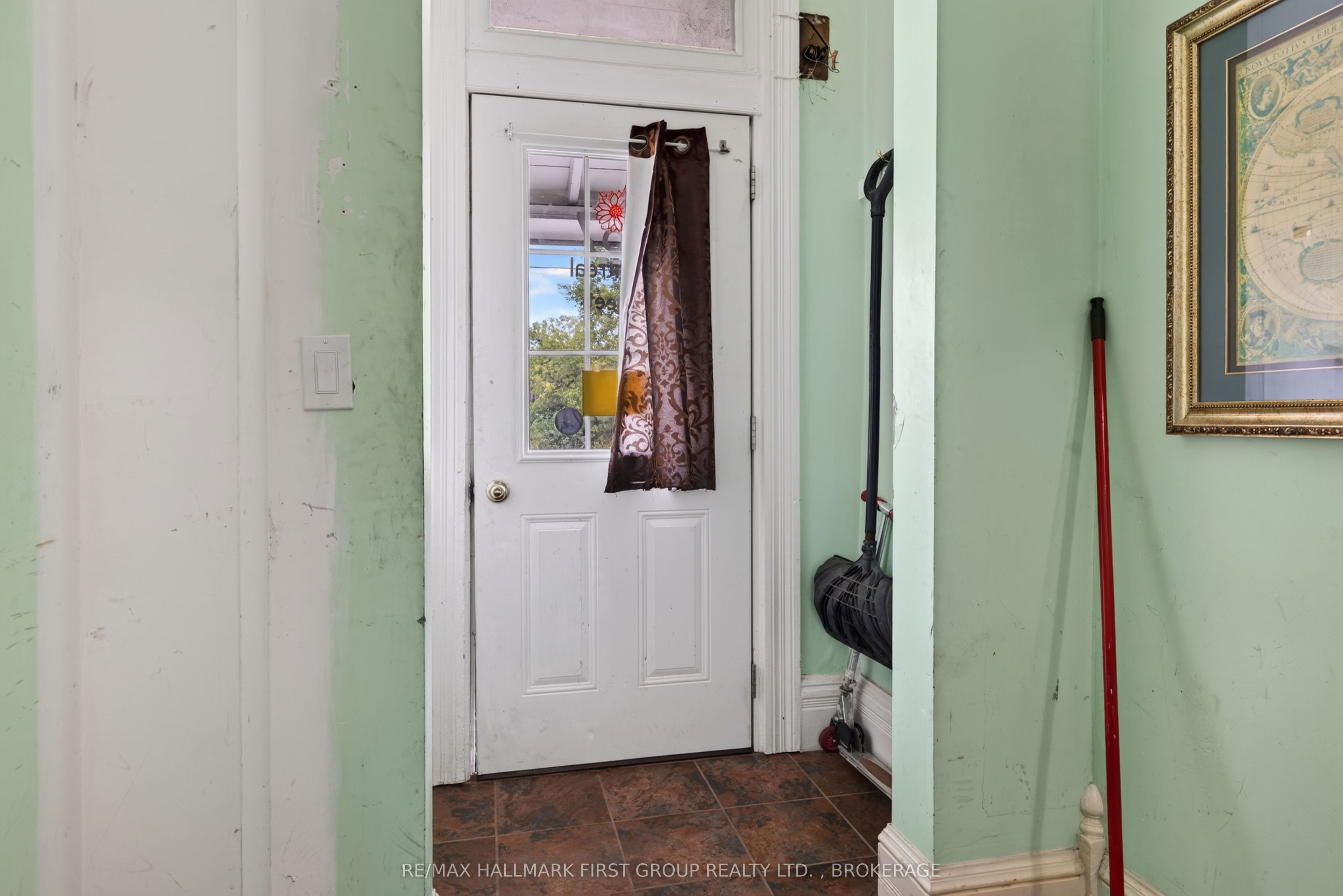 667 Montreal Street Property Photo 6