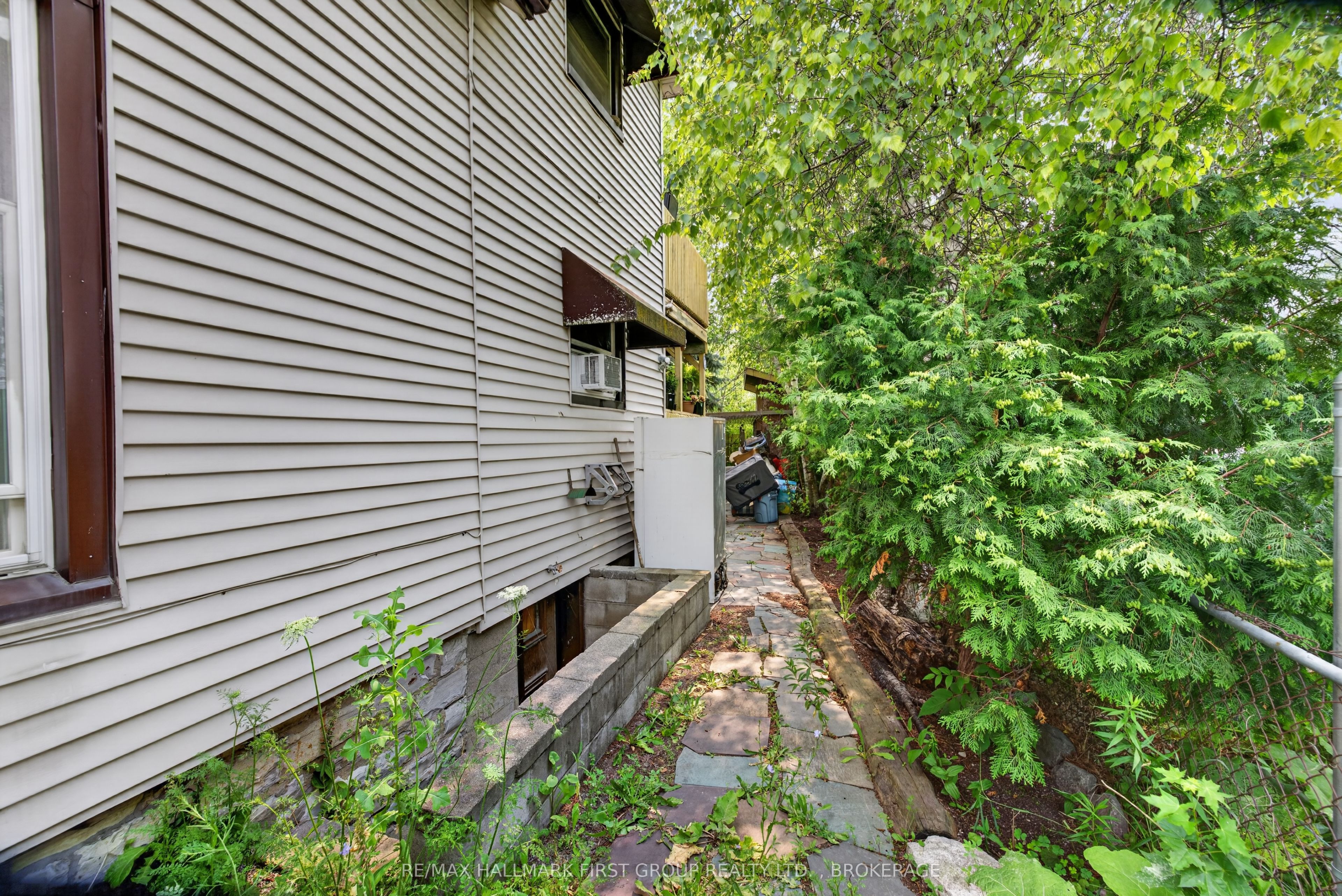 667 Montreal Street Property Photo 40