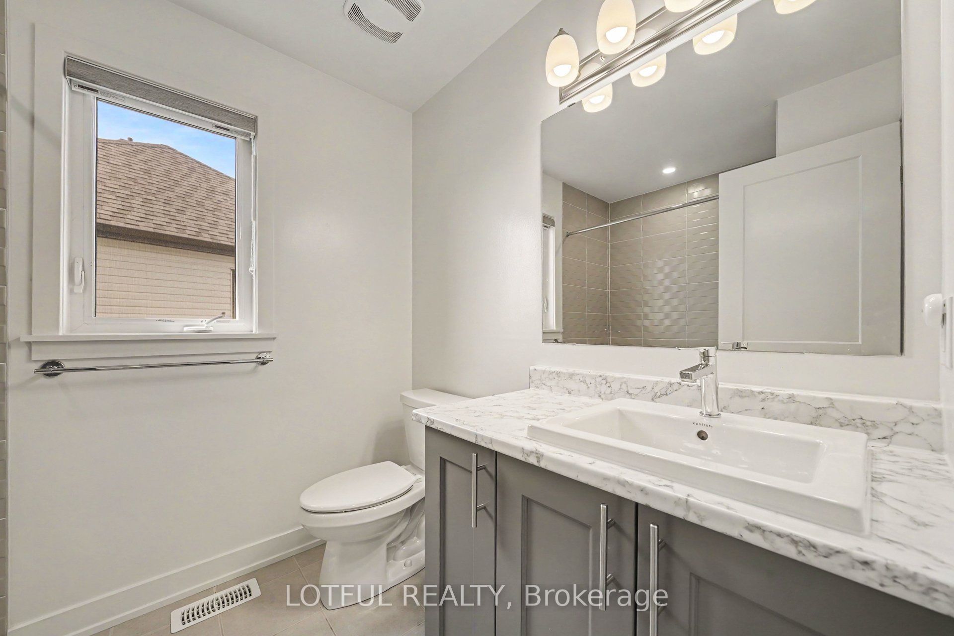 56 Heirloom Street Property Photo 18