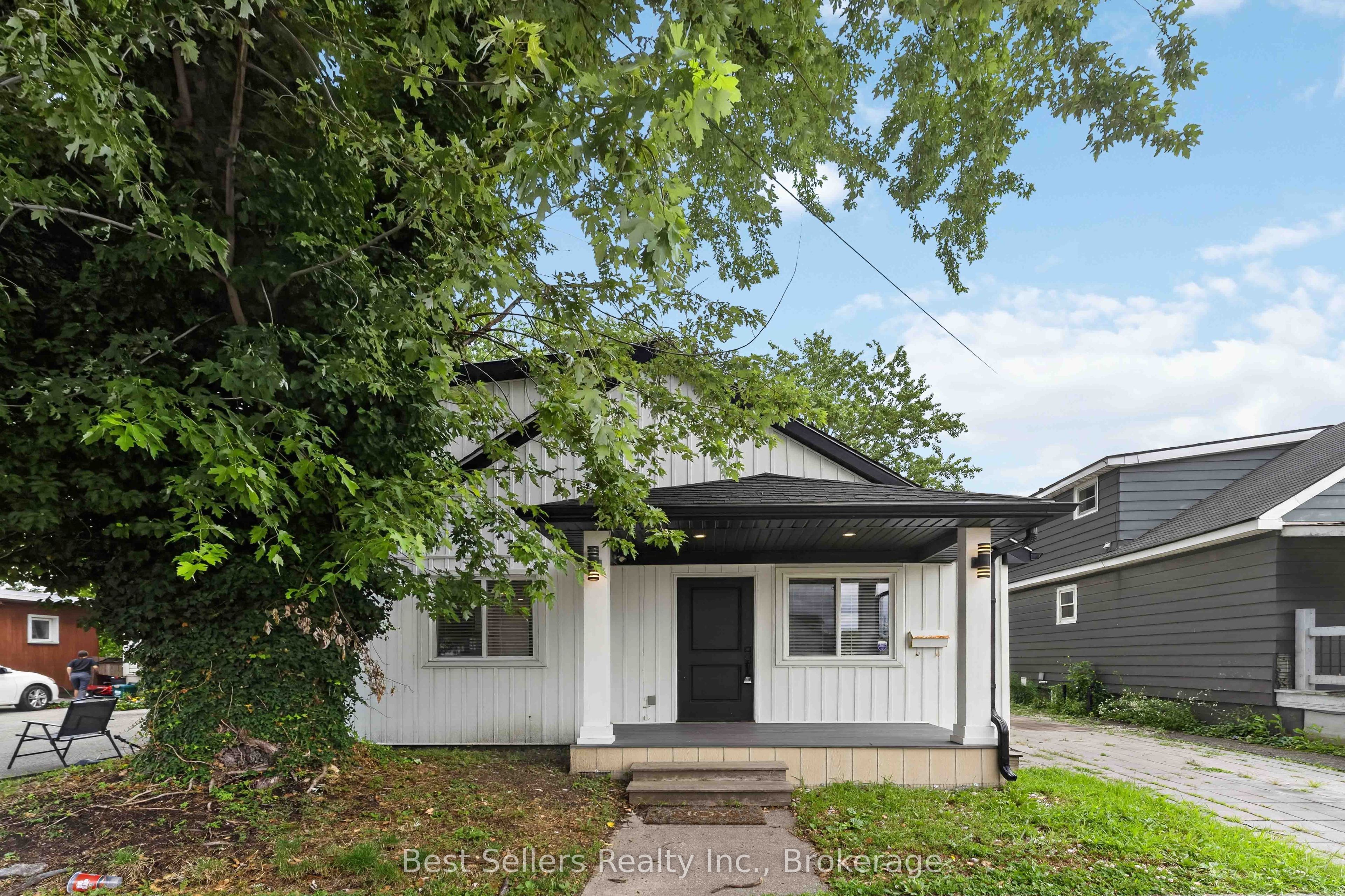 85 PELHAM Road Property Photo 1