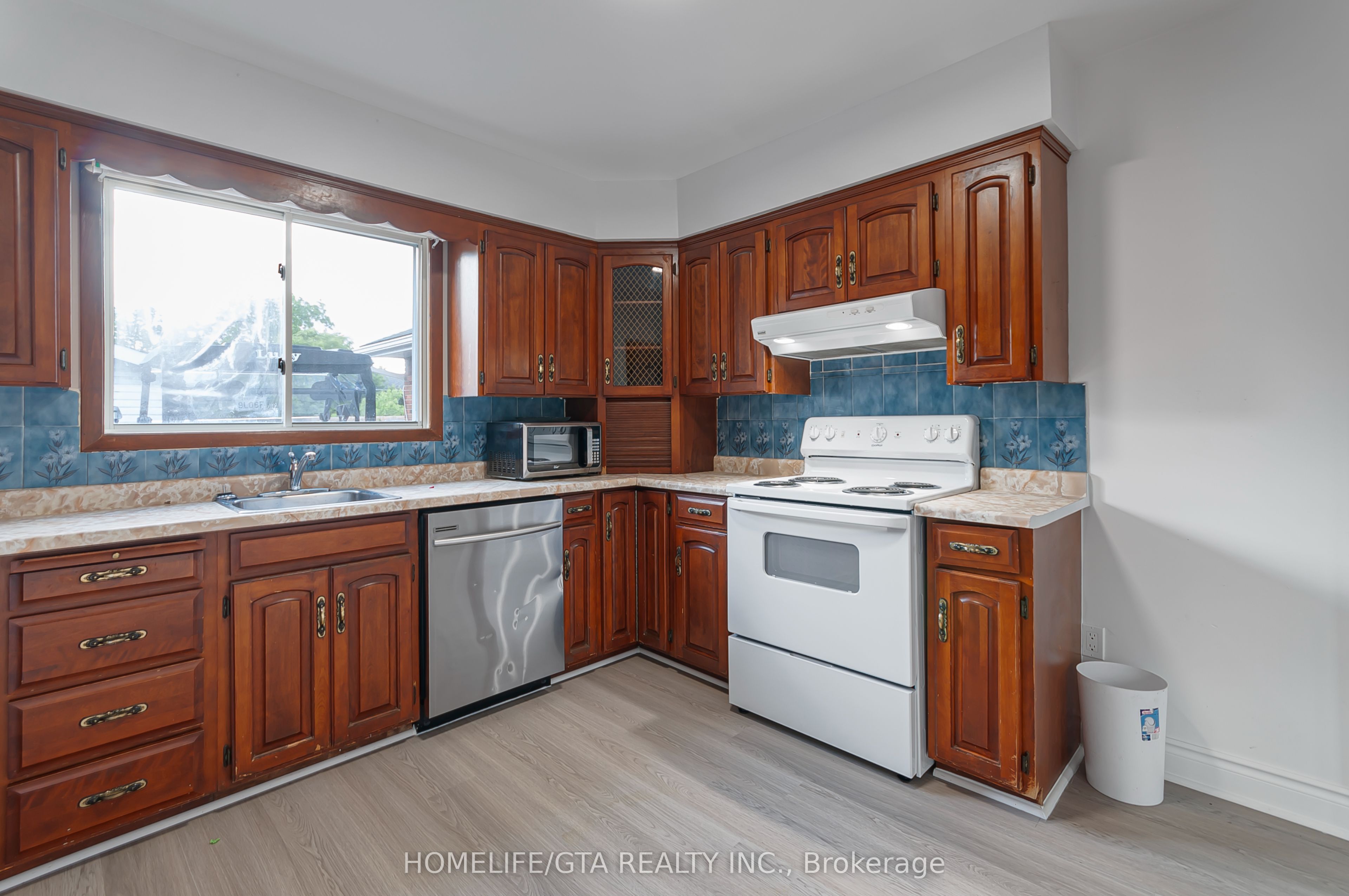 4 Melbourne Street W Property Photo 6