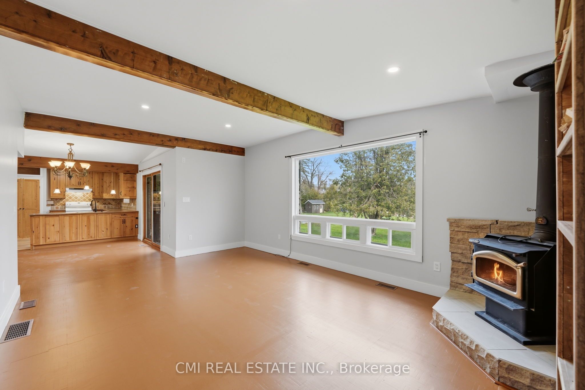 28 River Drive Property Photo 7
