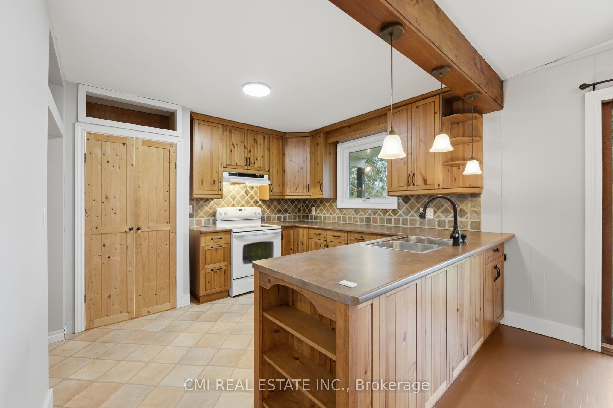 28 River Drive Property Photo 9