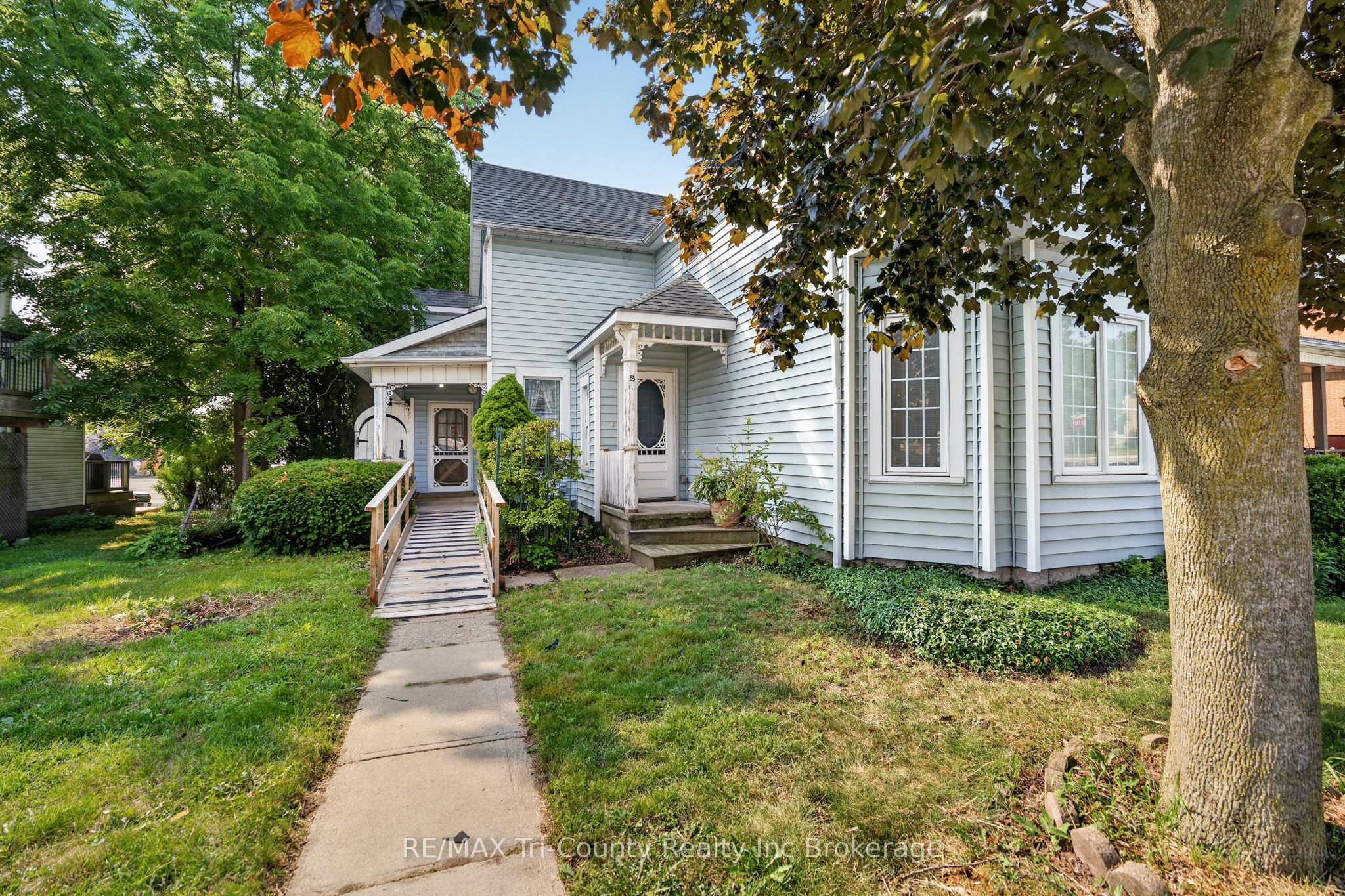 53 Brock Street W Property Photo 2