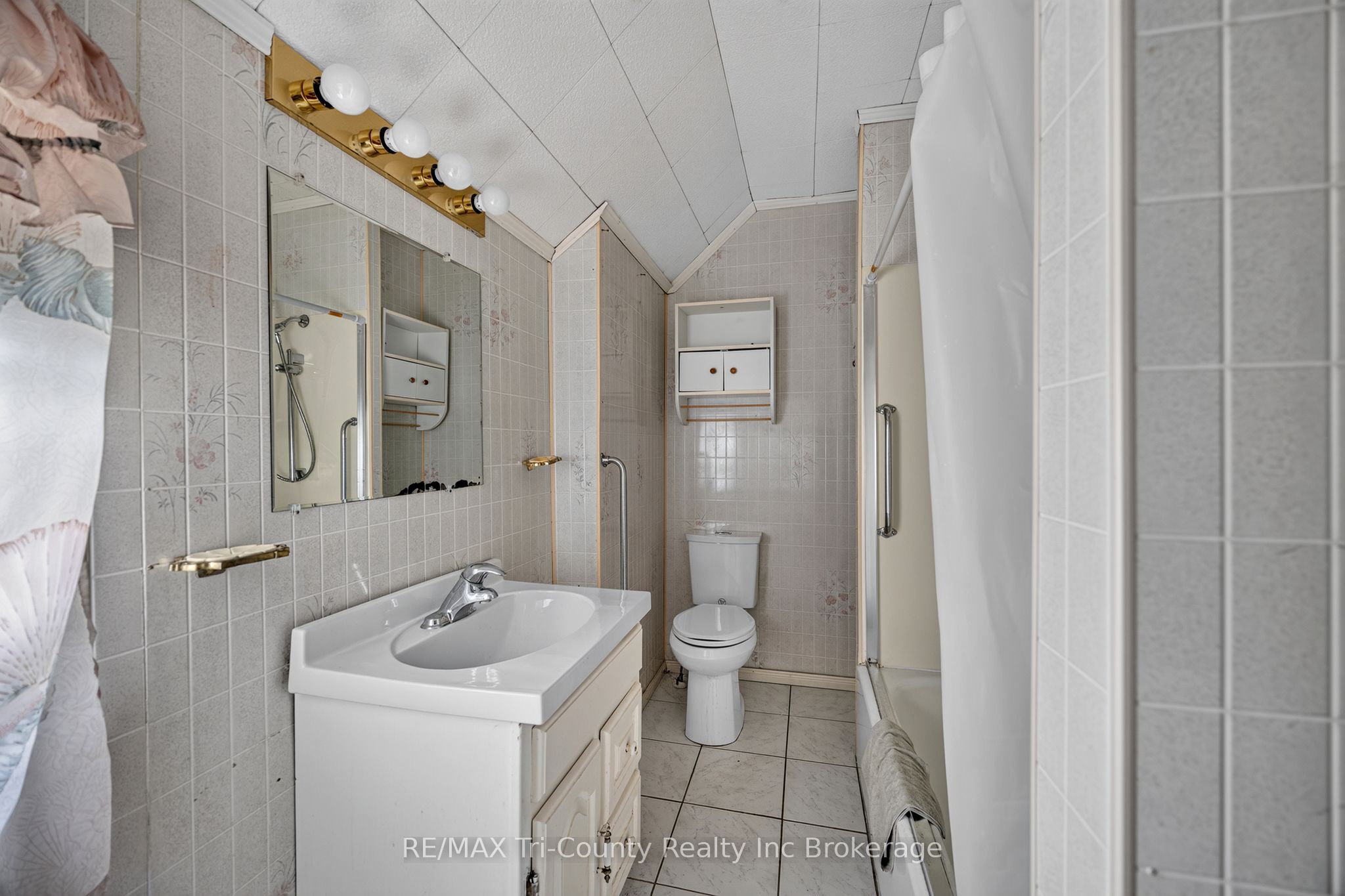 53 Brock Street W Property Photo 37