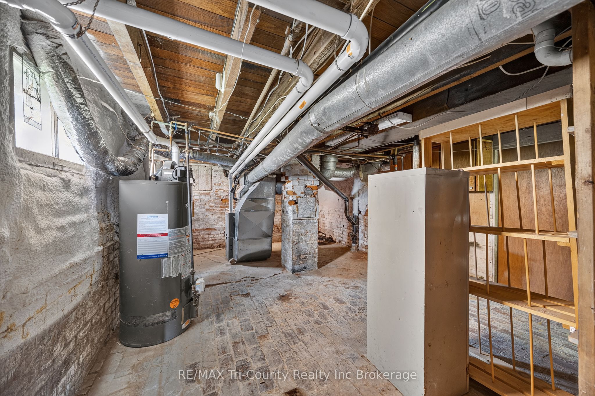 53 Brock Street W Property Photo 41